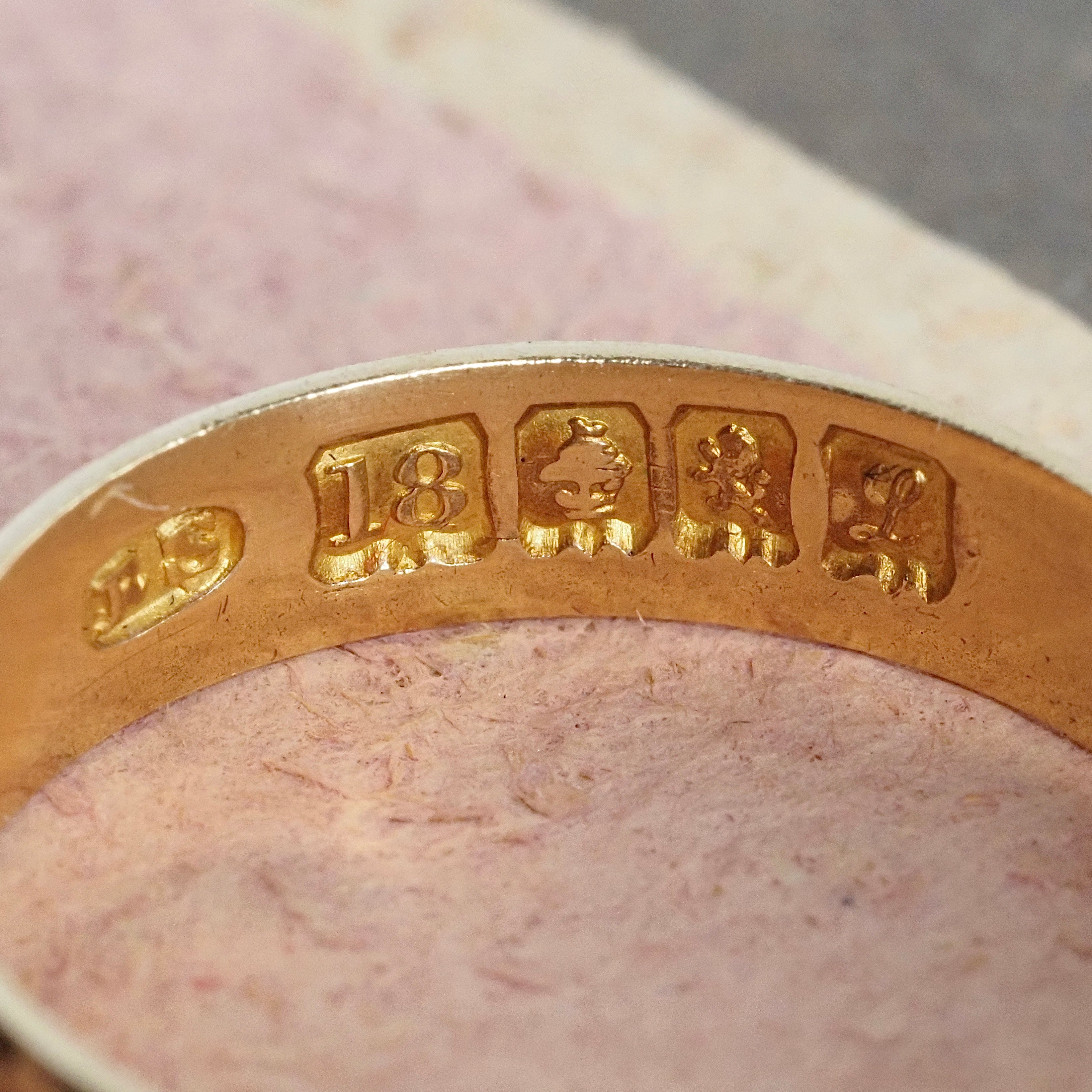 Antique Glasgow c. 1908 18k Gold Engraved Pansy Band