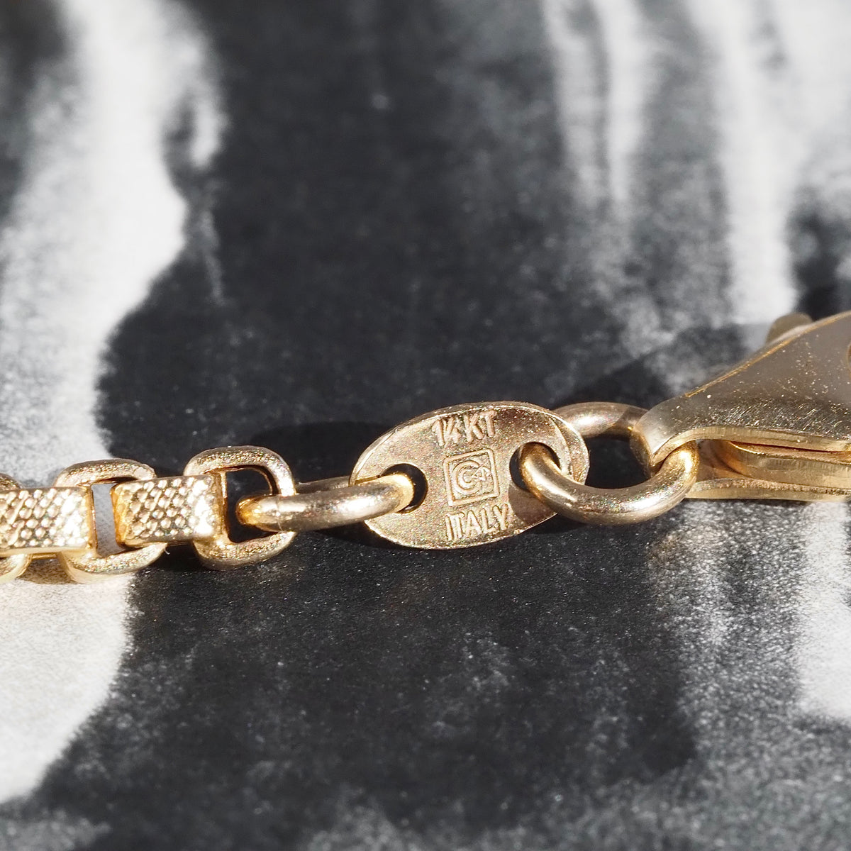 Vintage Italian 14k Gold Rounded Textured Box Chain Bracelet