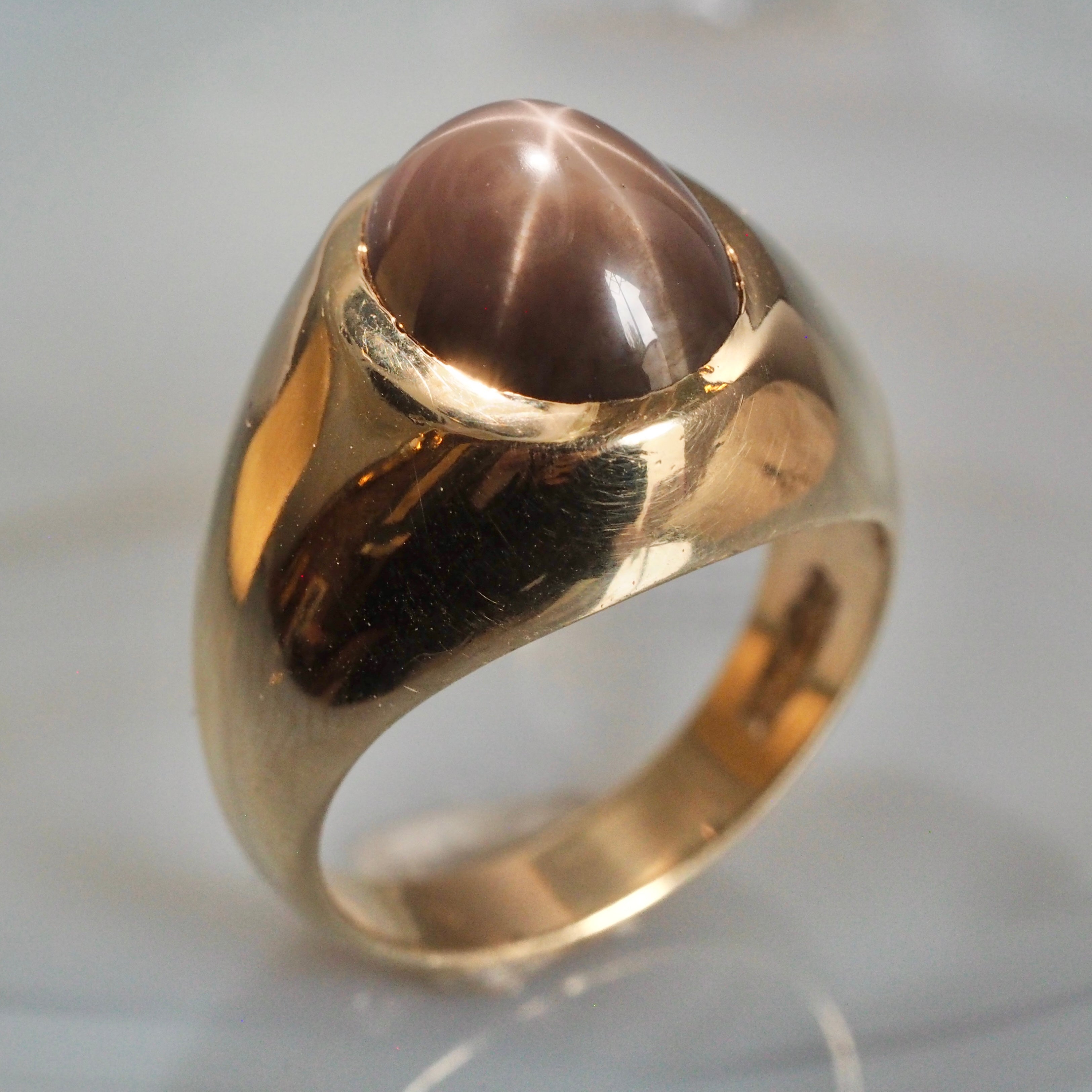 Vintage 10k Gold Black Star Sapphire Dome Ring