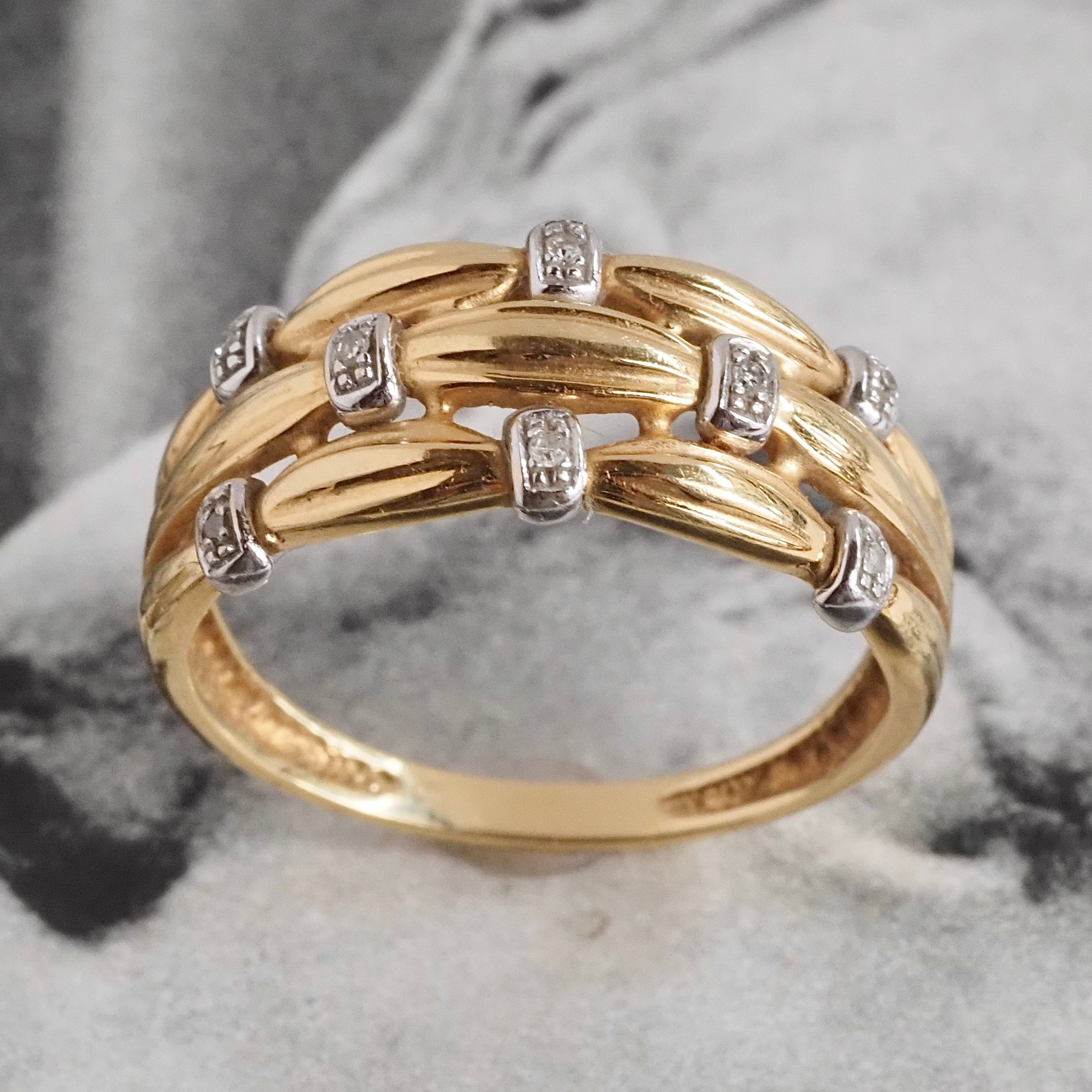 Vintage Reeded Diamond 18k Gold Tapered Band
