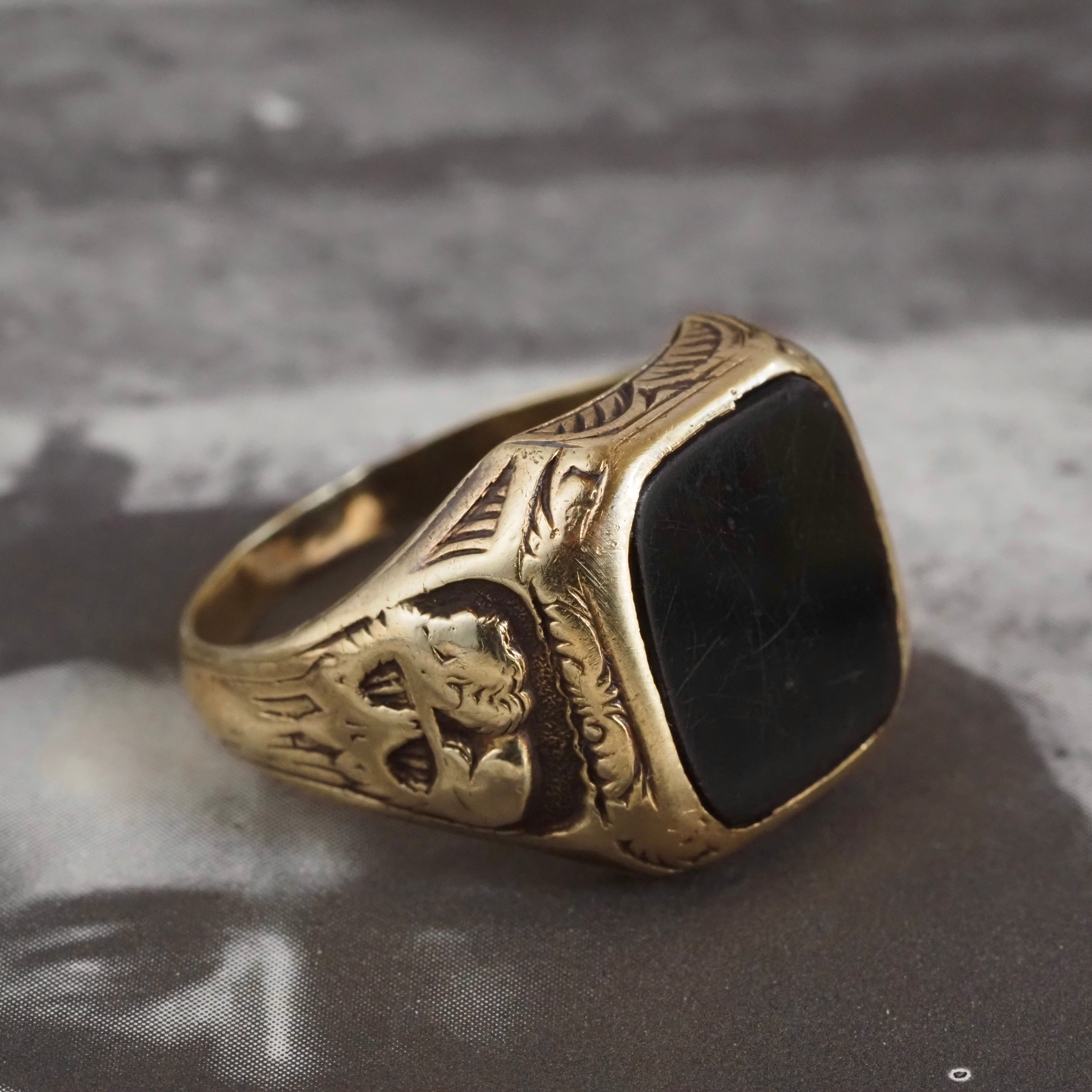 Vintage Onyx 14k Gold Lions and Columns Signet Ring