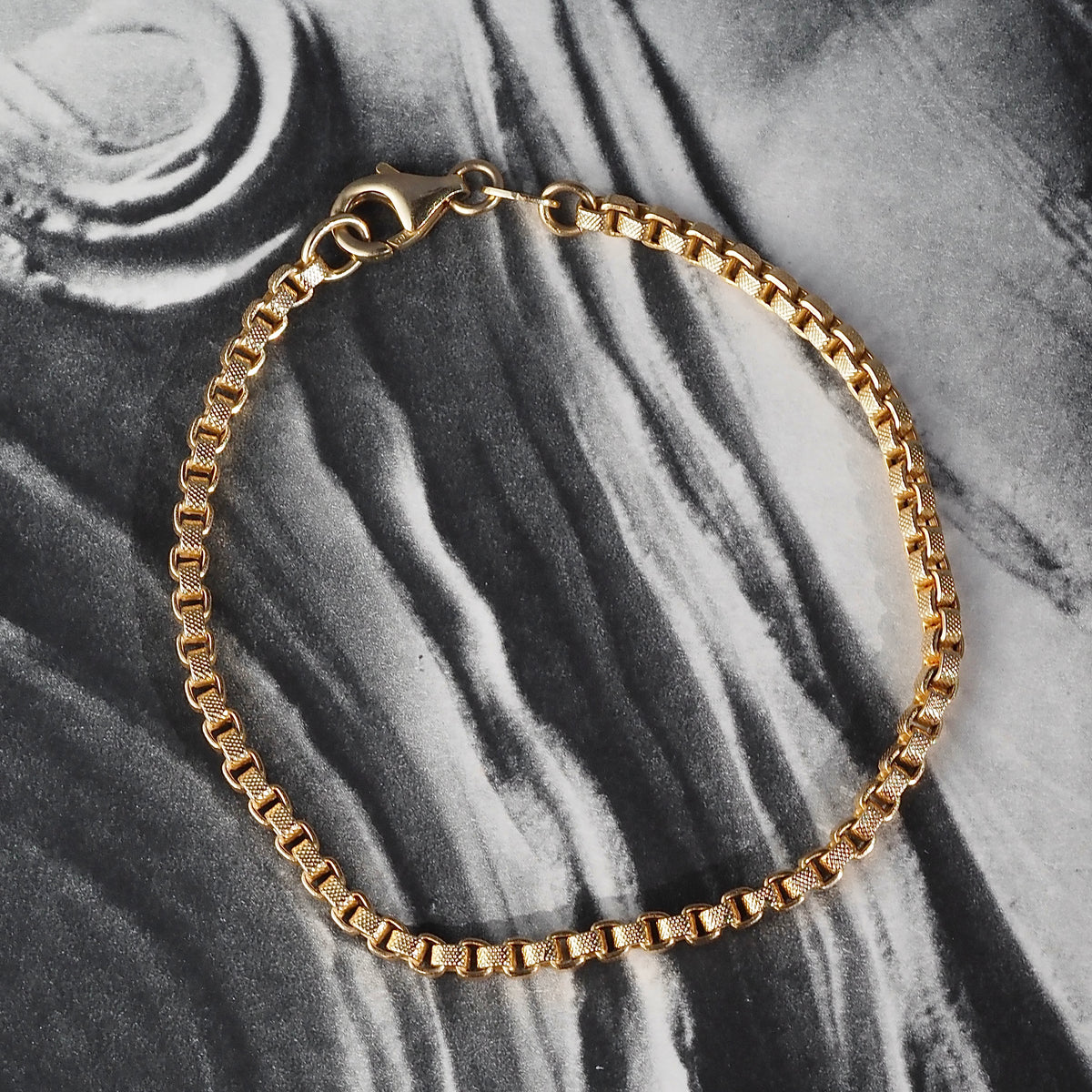 Vintage Italian 14k Gold Rounded Textured Box Chain Bracelet