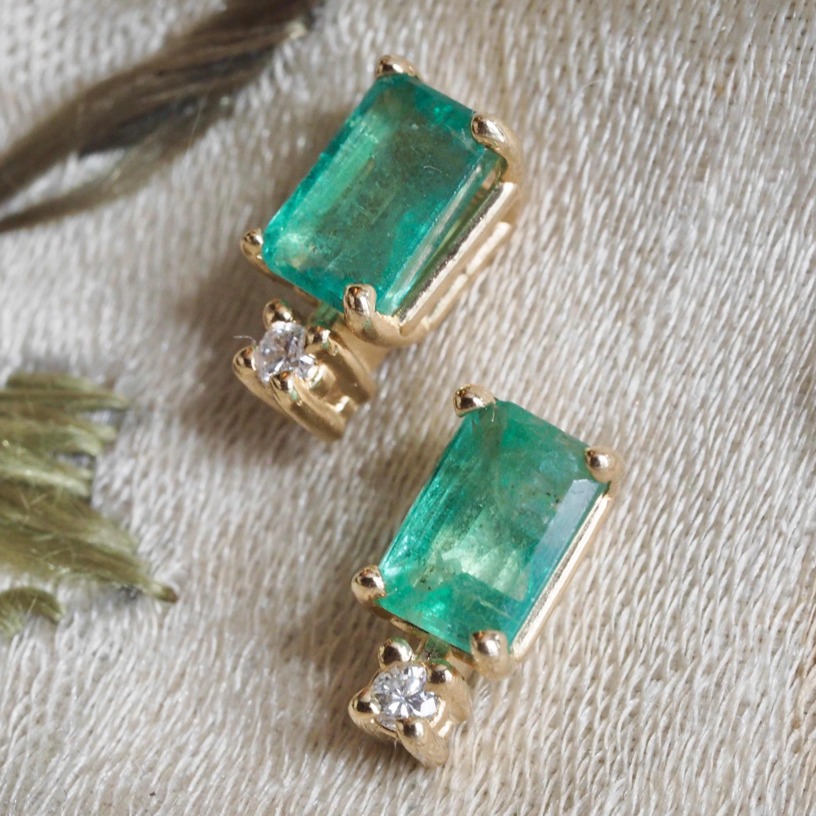 Vintage 14k Gold Emerald and Diamond Earrings