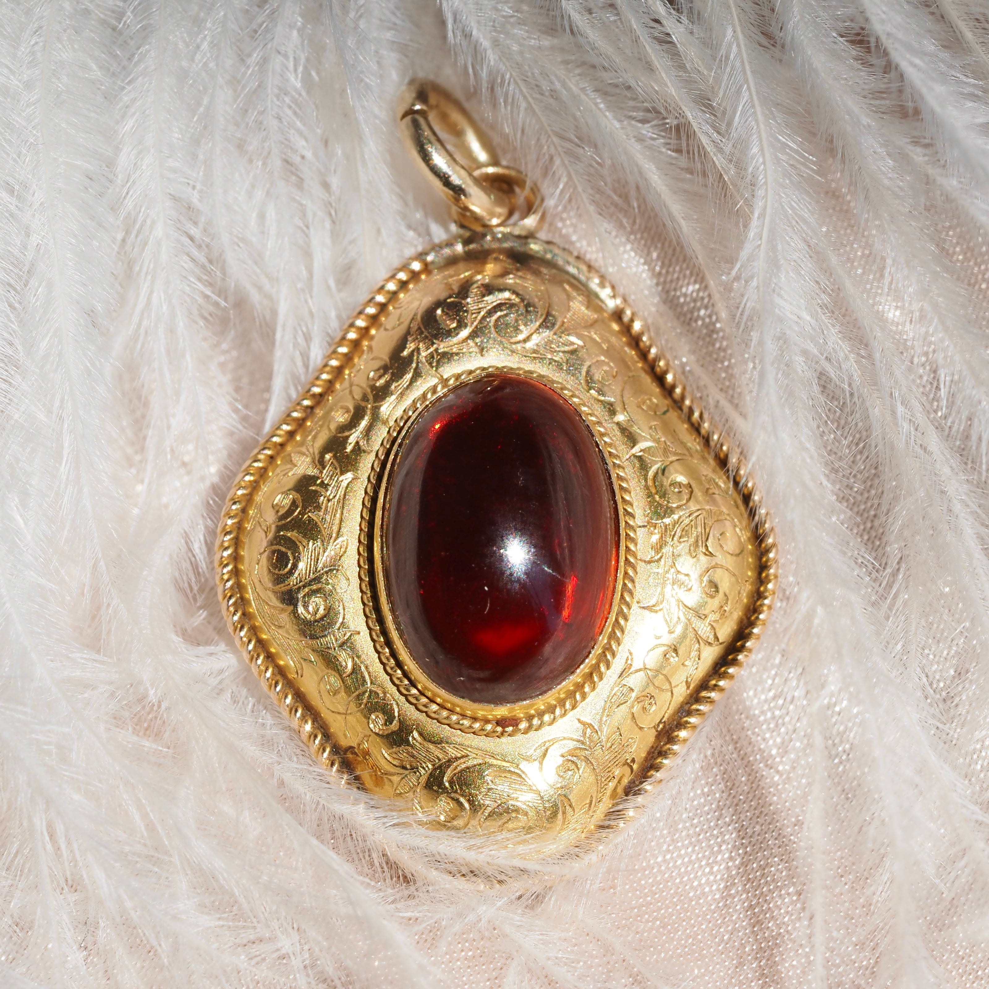 Victorian English 15k Gold Garnet Locket