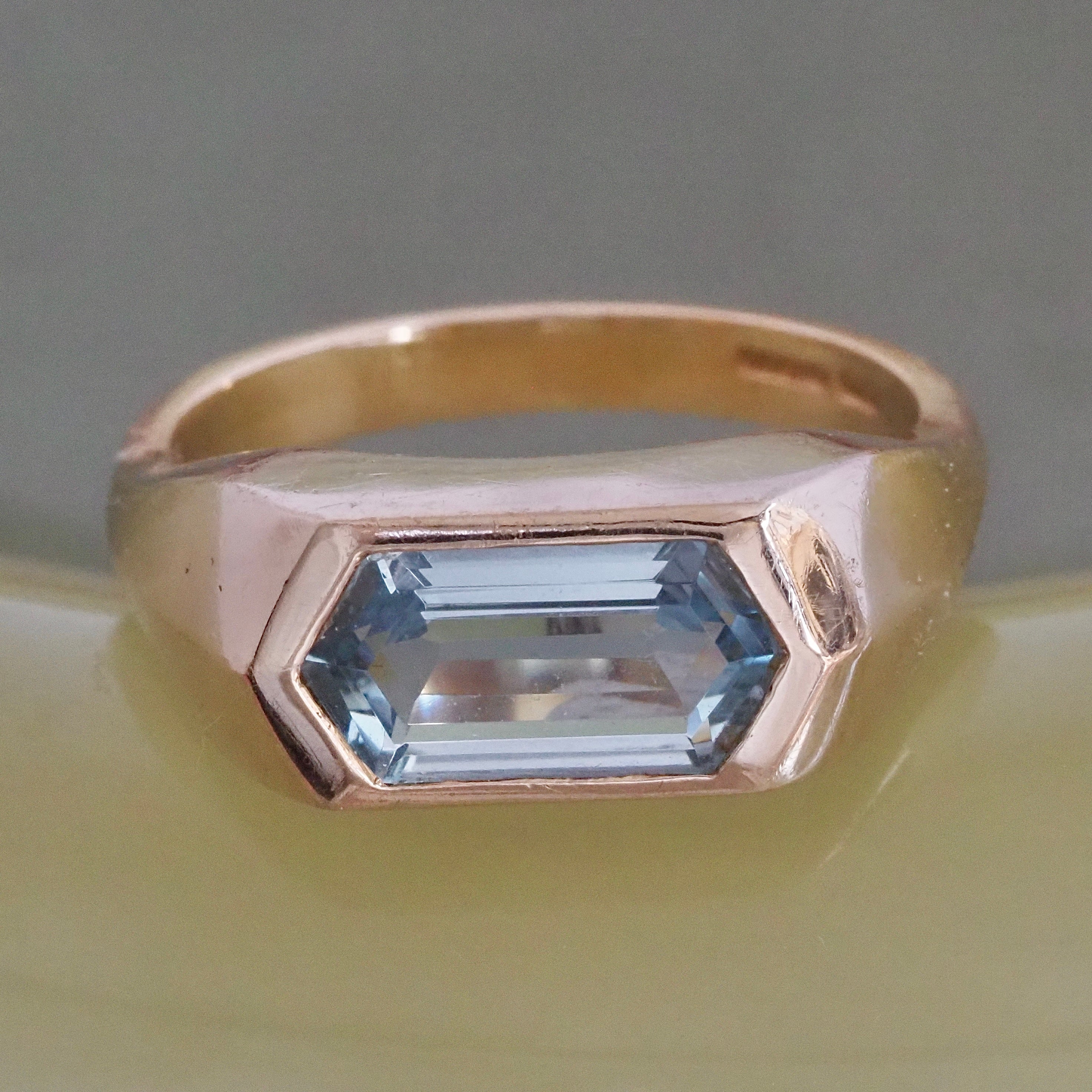 Mid Century Modern English Aquamarine 9k Gold Ring