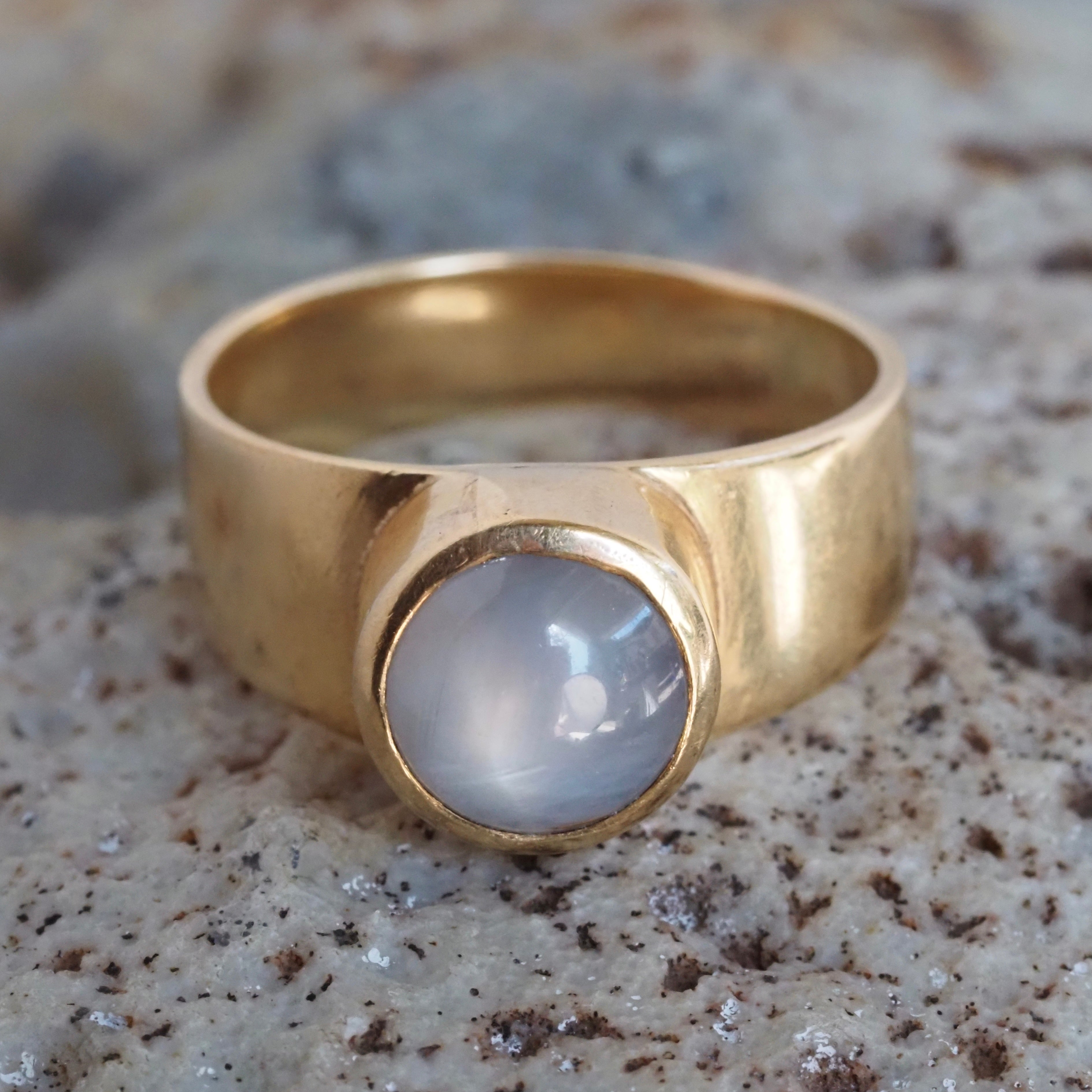 Vintage Natural Star Sapphire Cabochon 14k Gold Ring