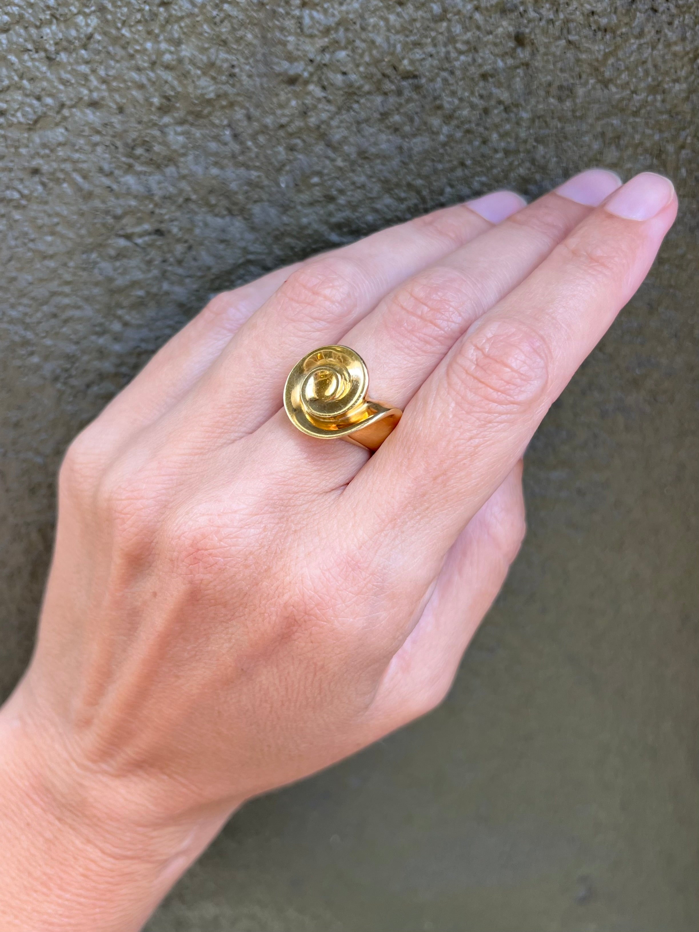 Vintage 18k Gold Nautilus Ring