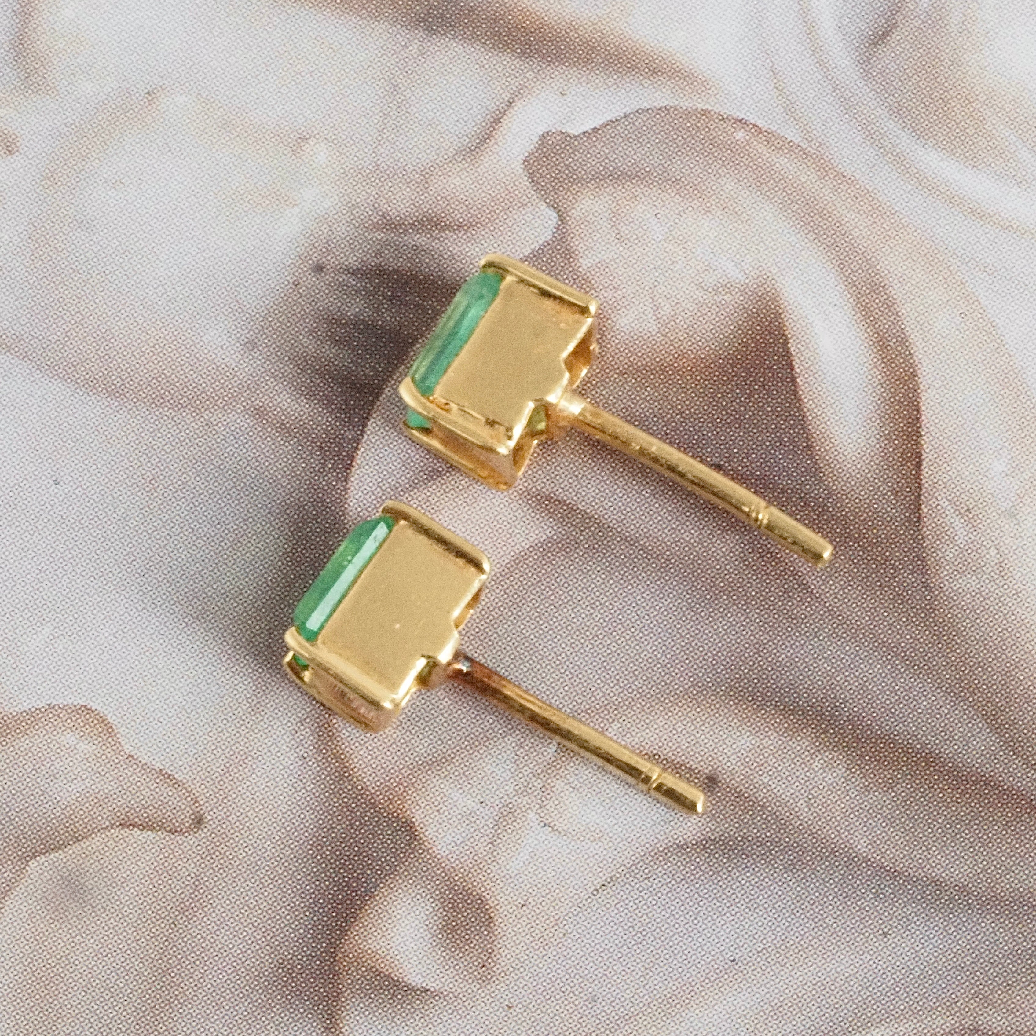 Vintage 18k Gold Emerald Cut Emerald Stud Earrings