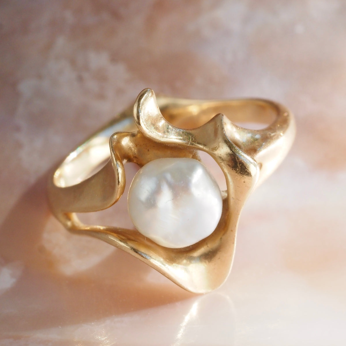 Vintage Late 60's Pearl 14k Gold Ring