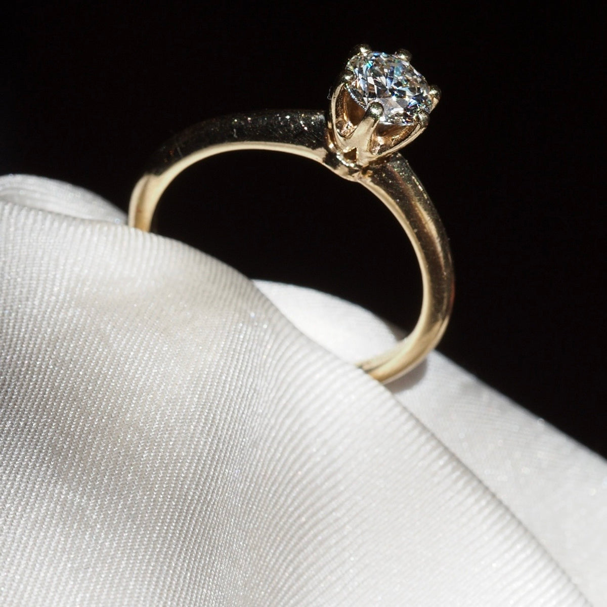 Vintage Round Brilliant Cut Diamond 14k Gold Knife Edge Solitaire Engagement Ring