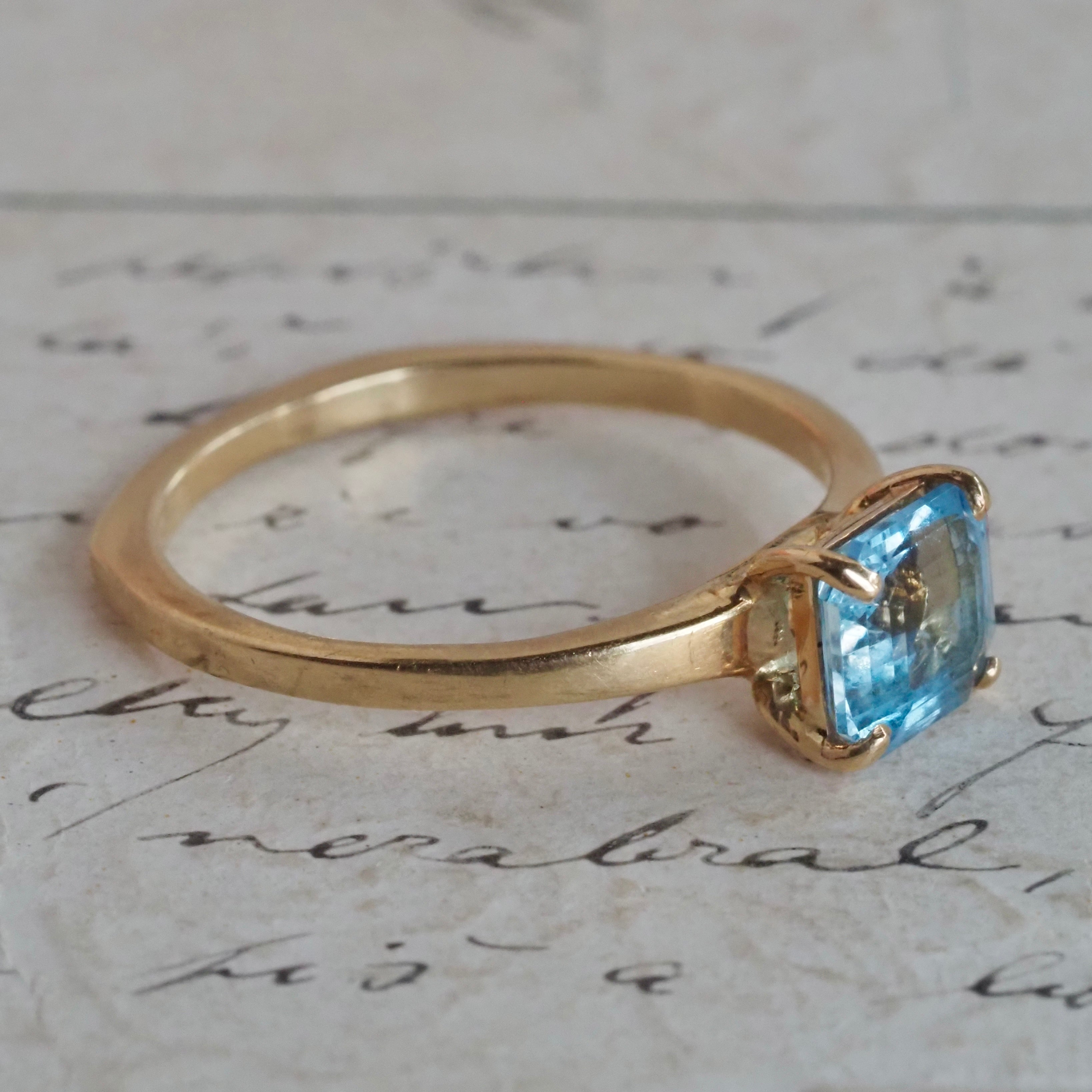 Vintage 14k Gold Aquamarine Ring