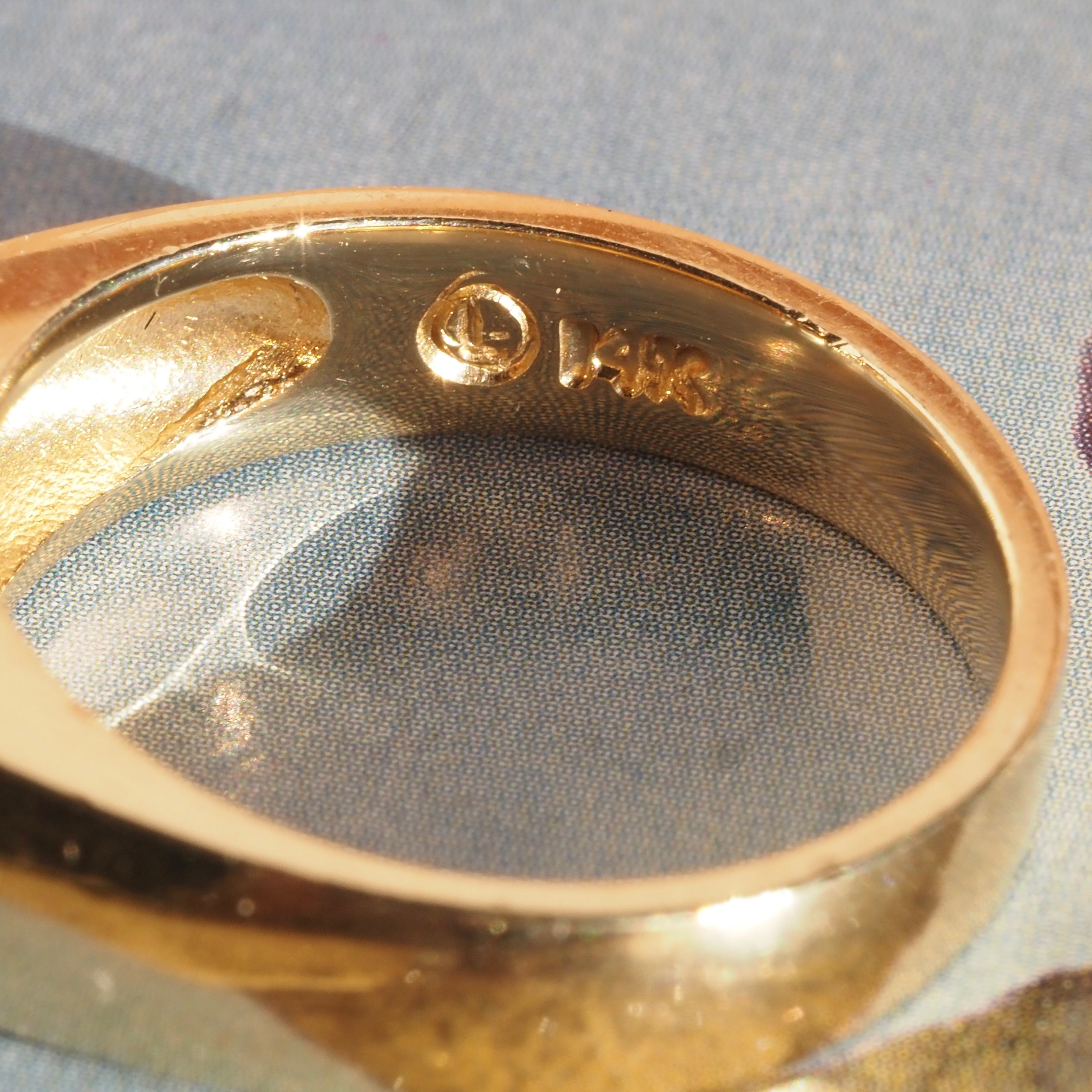 Vintage Buff Cut Garnet 14k Gold Ring