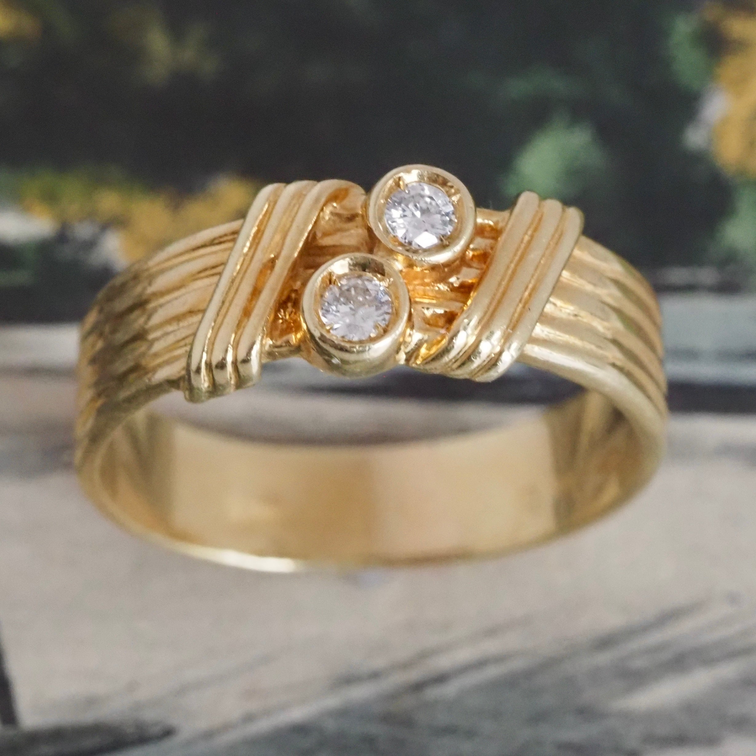 Vintage Double Diamond Fluted 18k Gold Ring