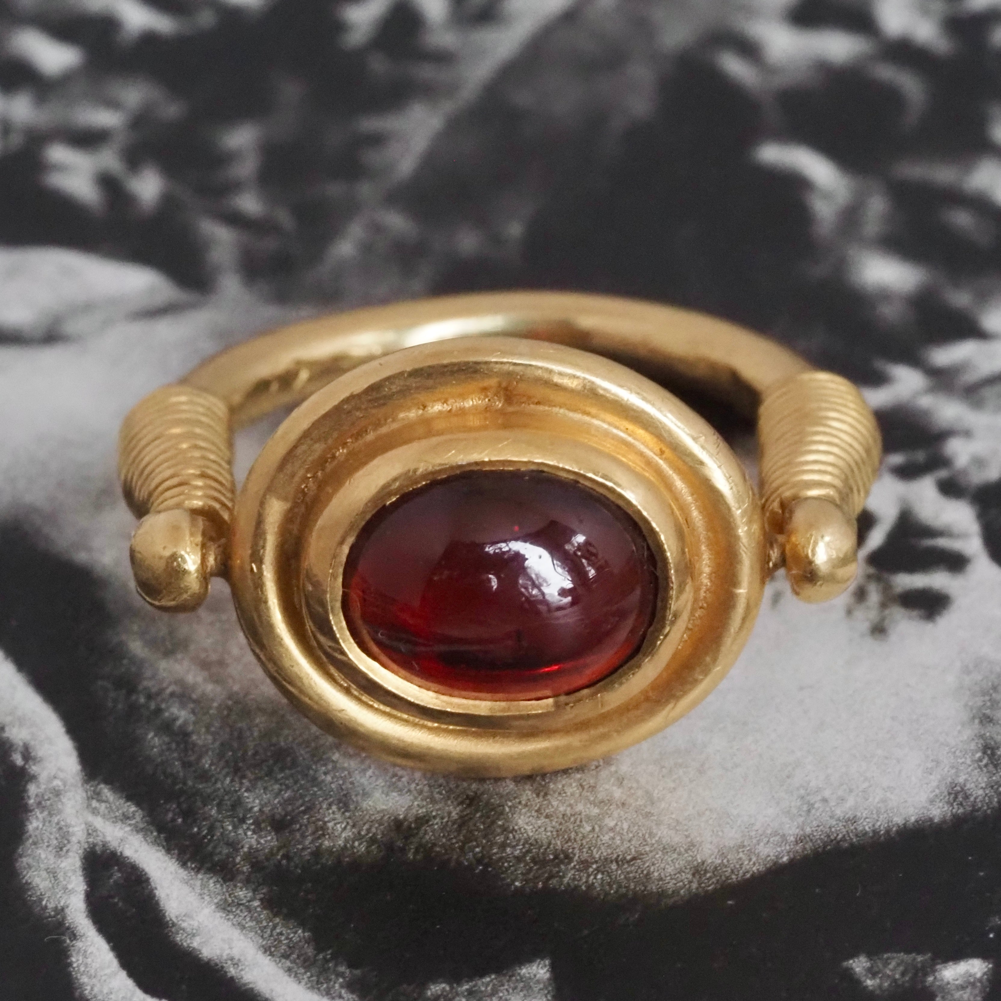 Vintage 22k Gold Ancient Egyptian Style Cabochon Garnet Swivel Ring