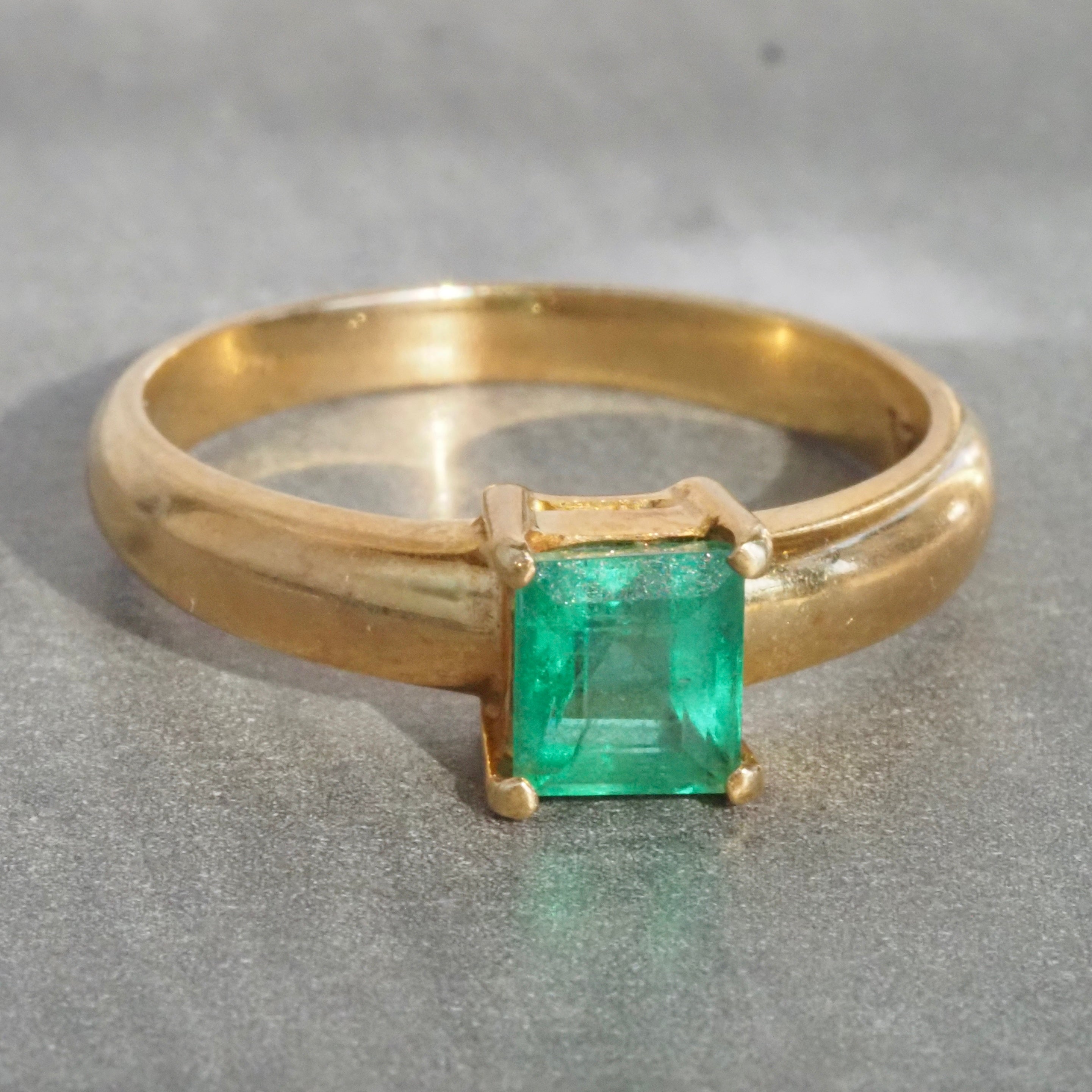 Vintage Emerald 18k Gold Solitaire Ring