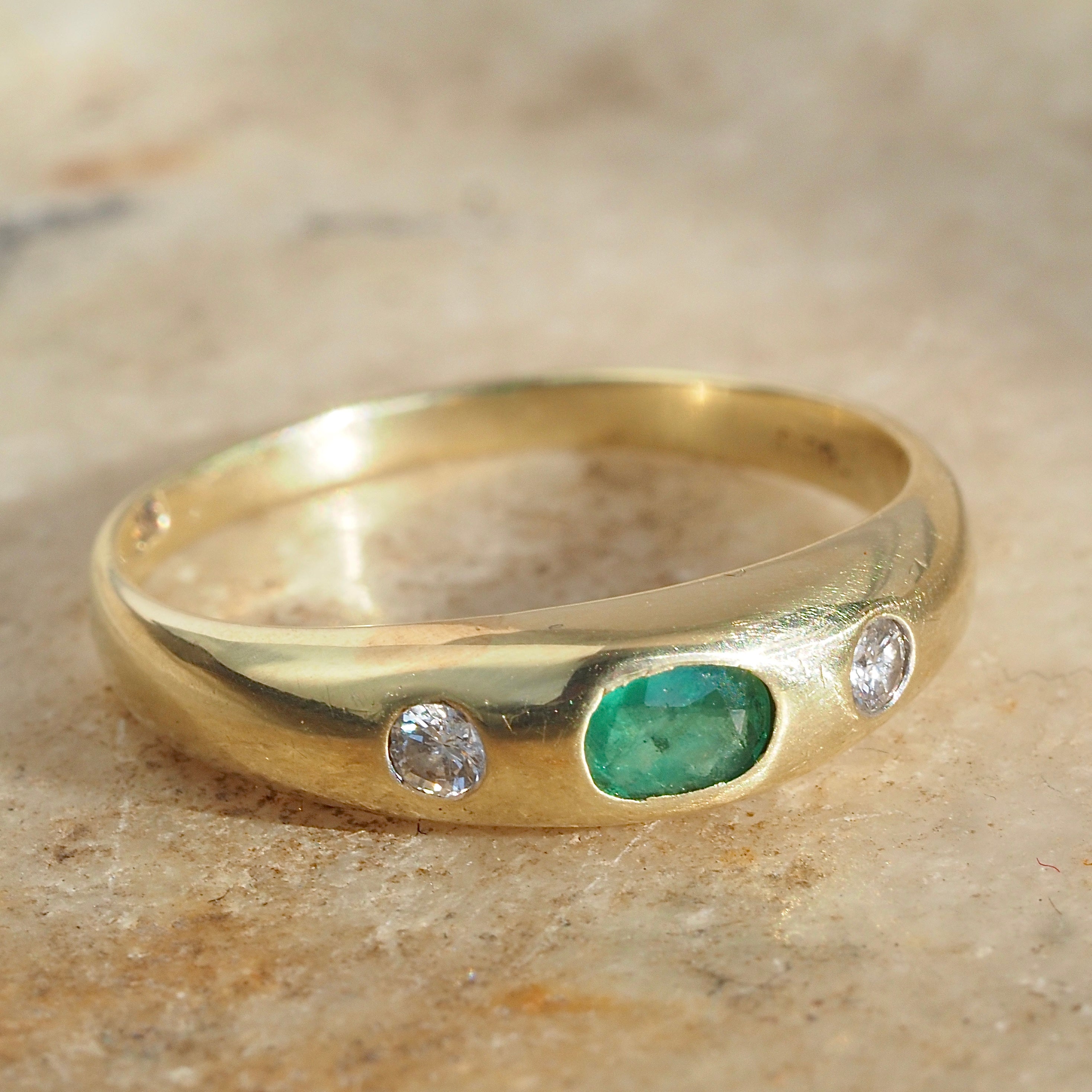 Vintage Emerald Round Brilliant Cut Diamond Flush Set Trilogy 14k Gold Dome Ring