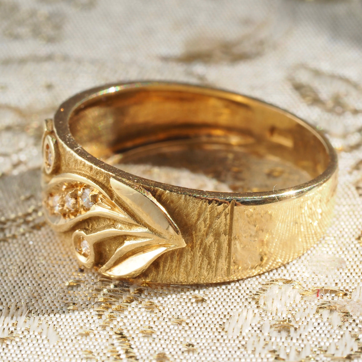 Vintage Italian Diamond 18k Gold Leaves and Flower Band