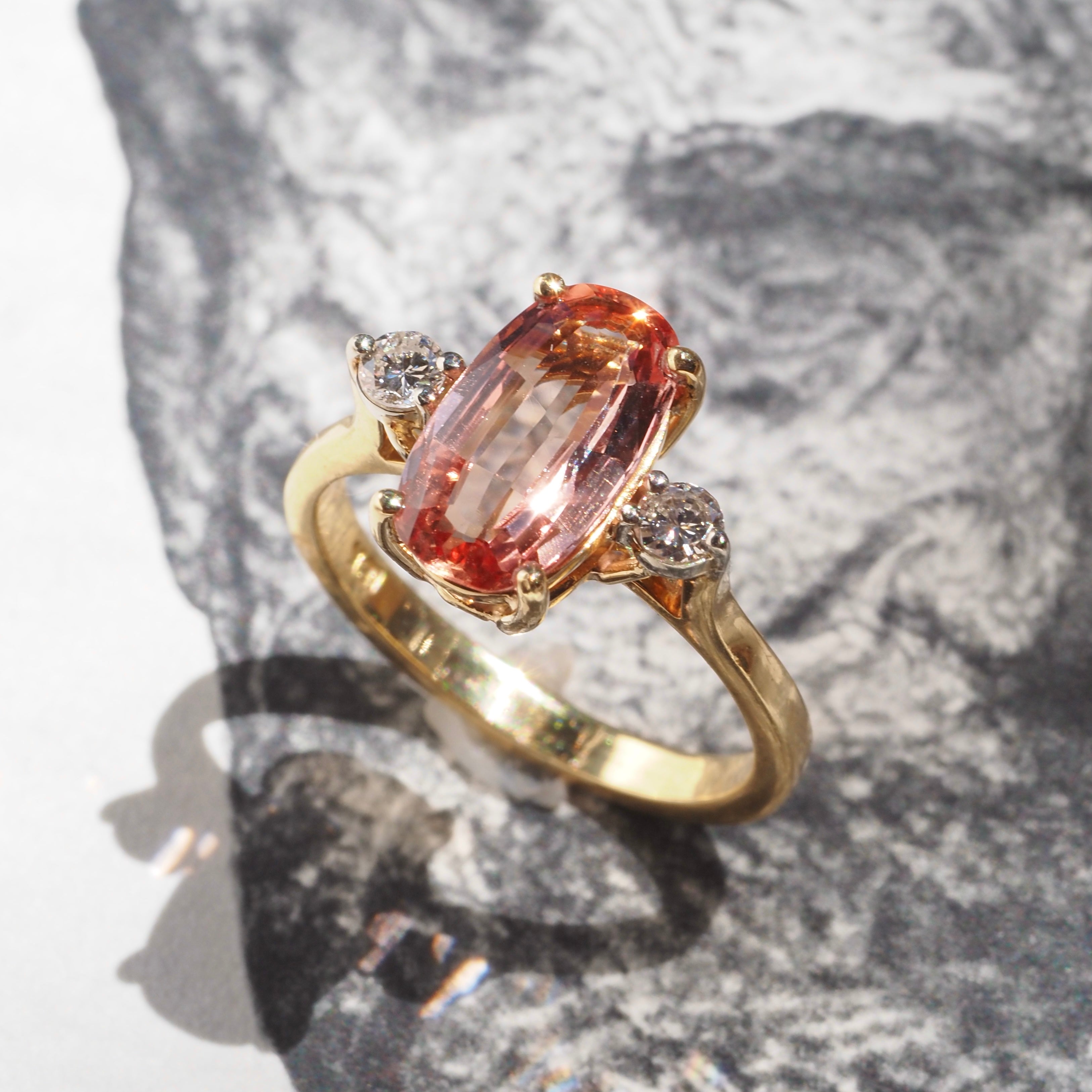 Vintage Imperial Topaz Round Brilliant Cut Diamond 18k Gold Ring