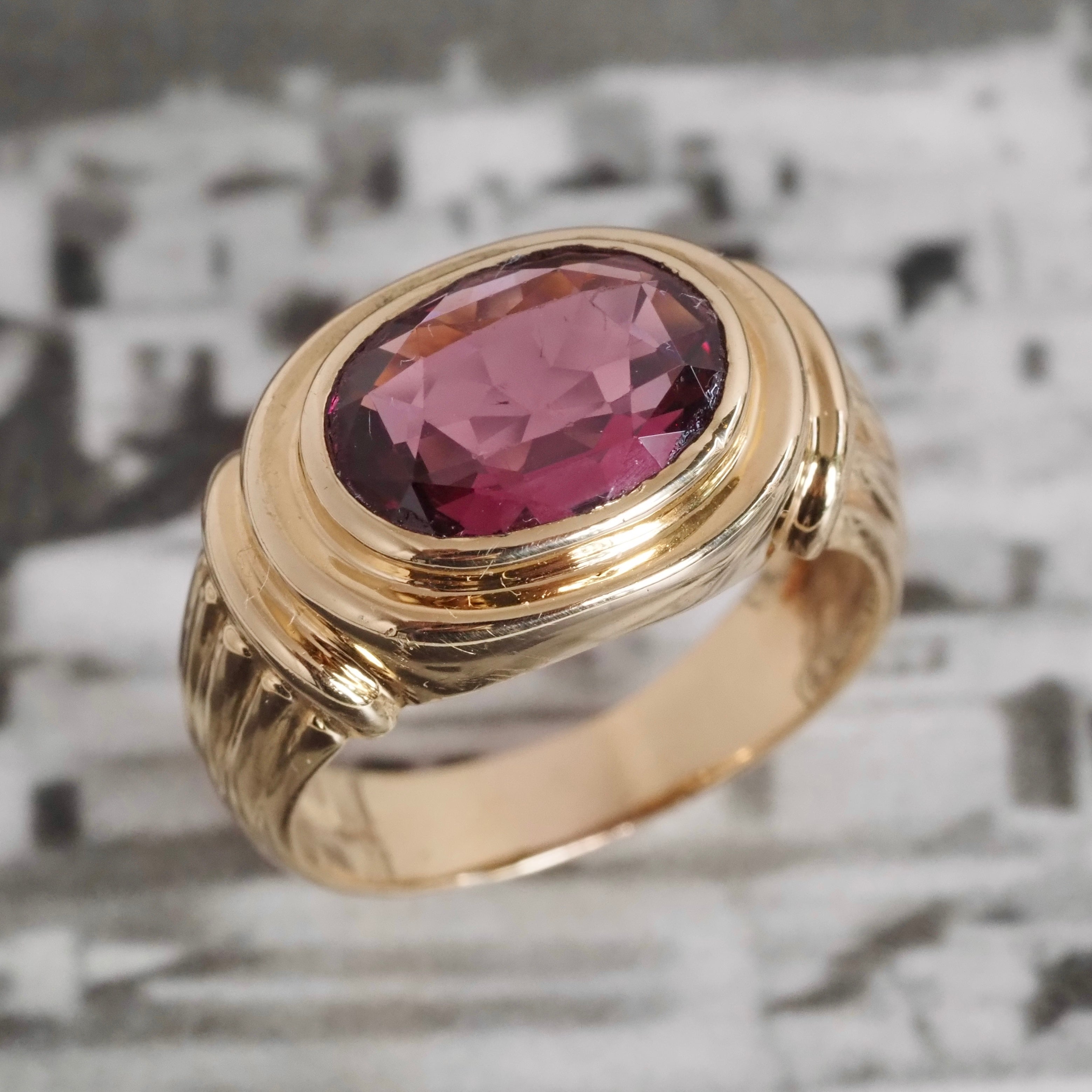 Vintage Neo-Classical Rhodolite Garnet 18k Gold Ring