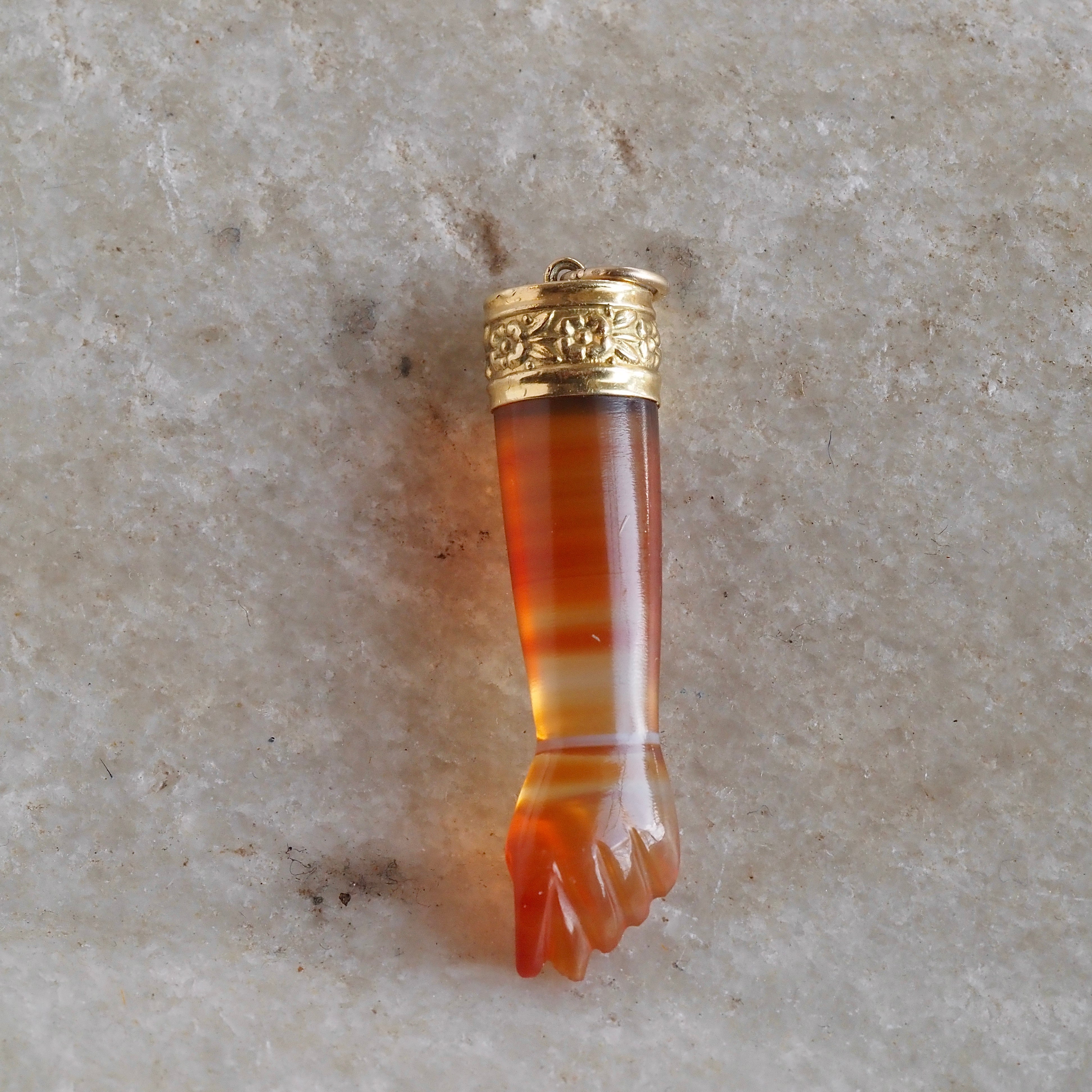 Antique Mano Figa Agate 18k Gold Pendant
