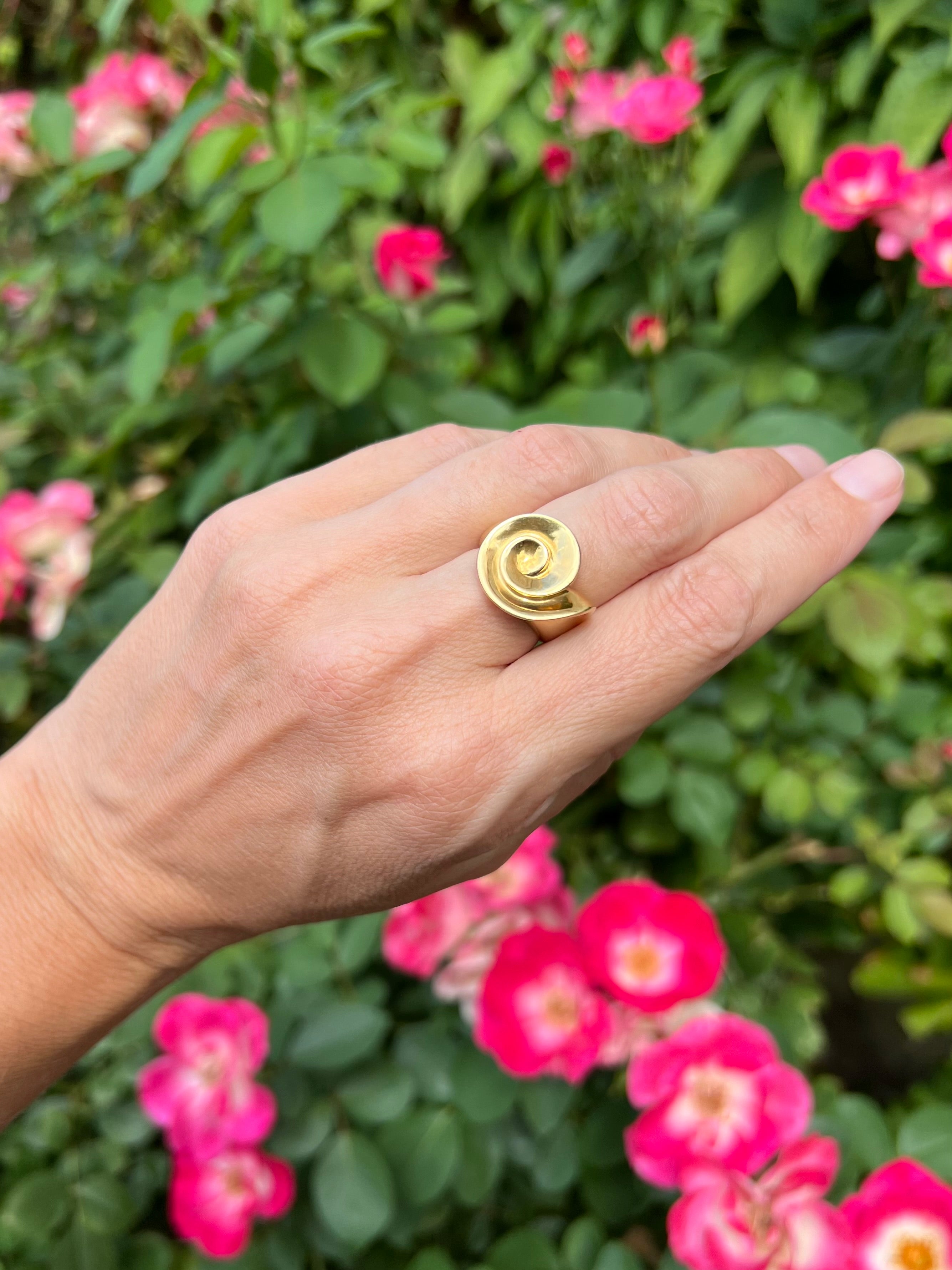 Vintage 18k Gold Nautilus Ring