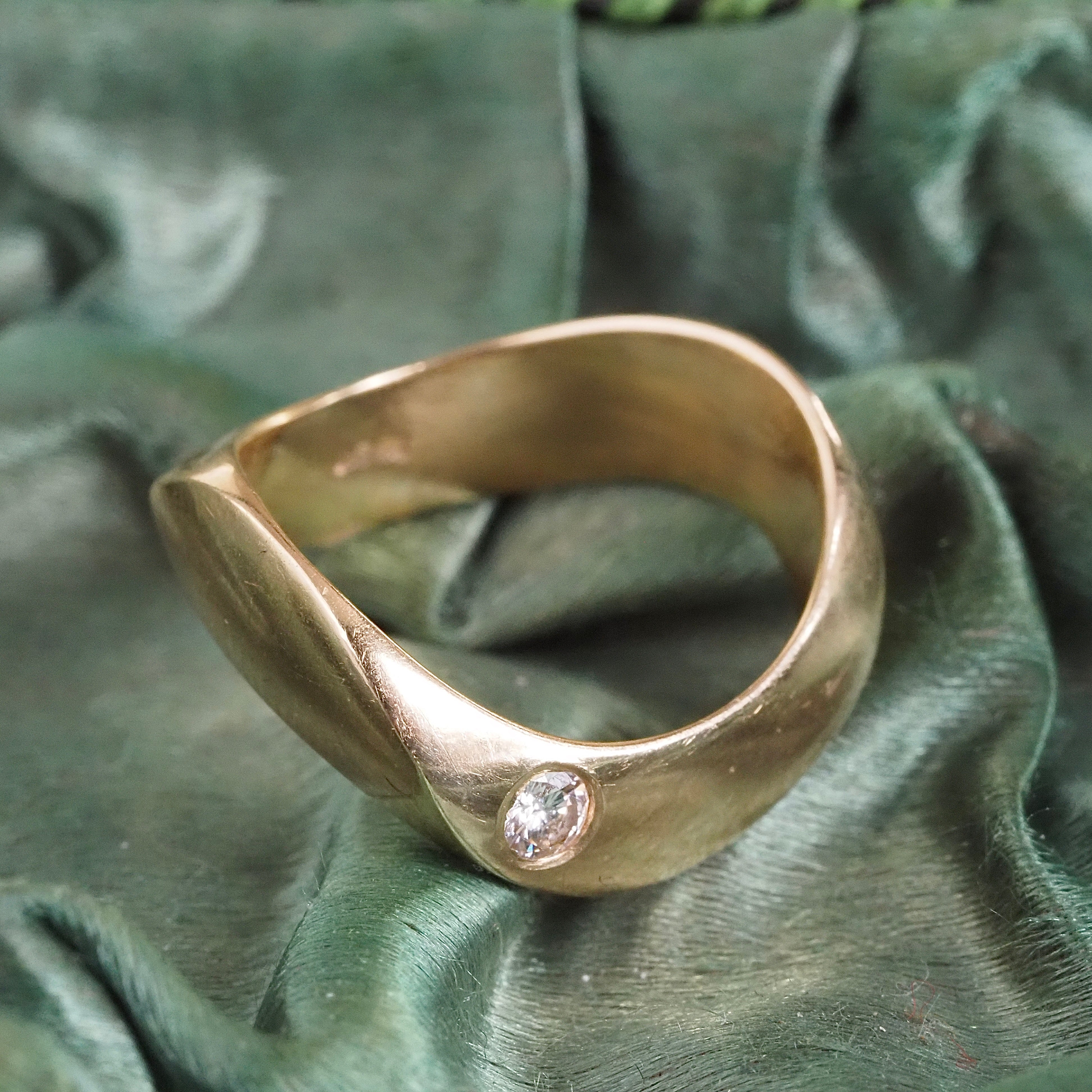 Vintage Mid-Century Diamond 18k Gold Wave Ring
