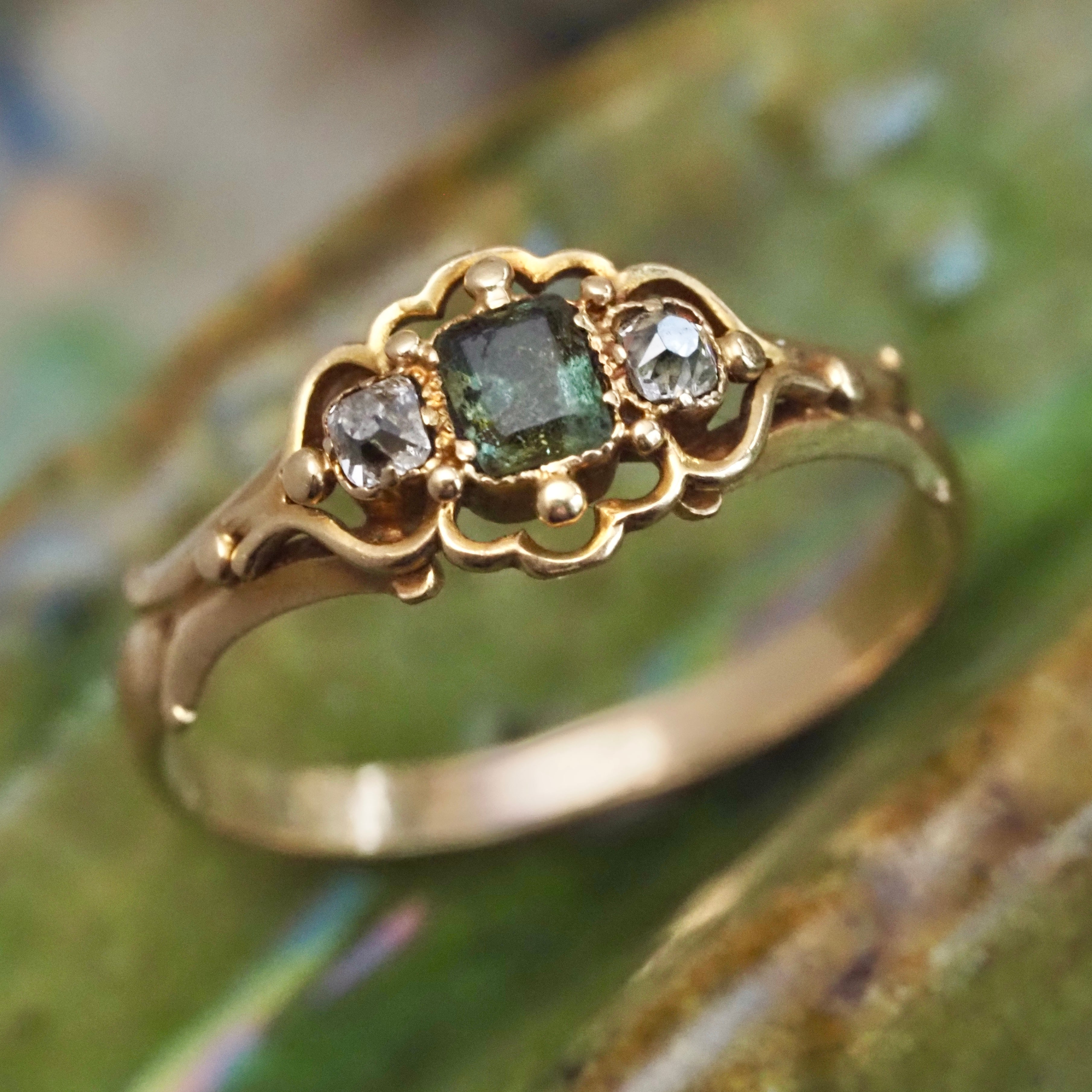 Antique Victorian Emerald and Old Mine Cut Diamond 18k Gold Ring