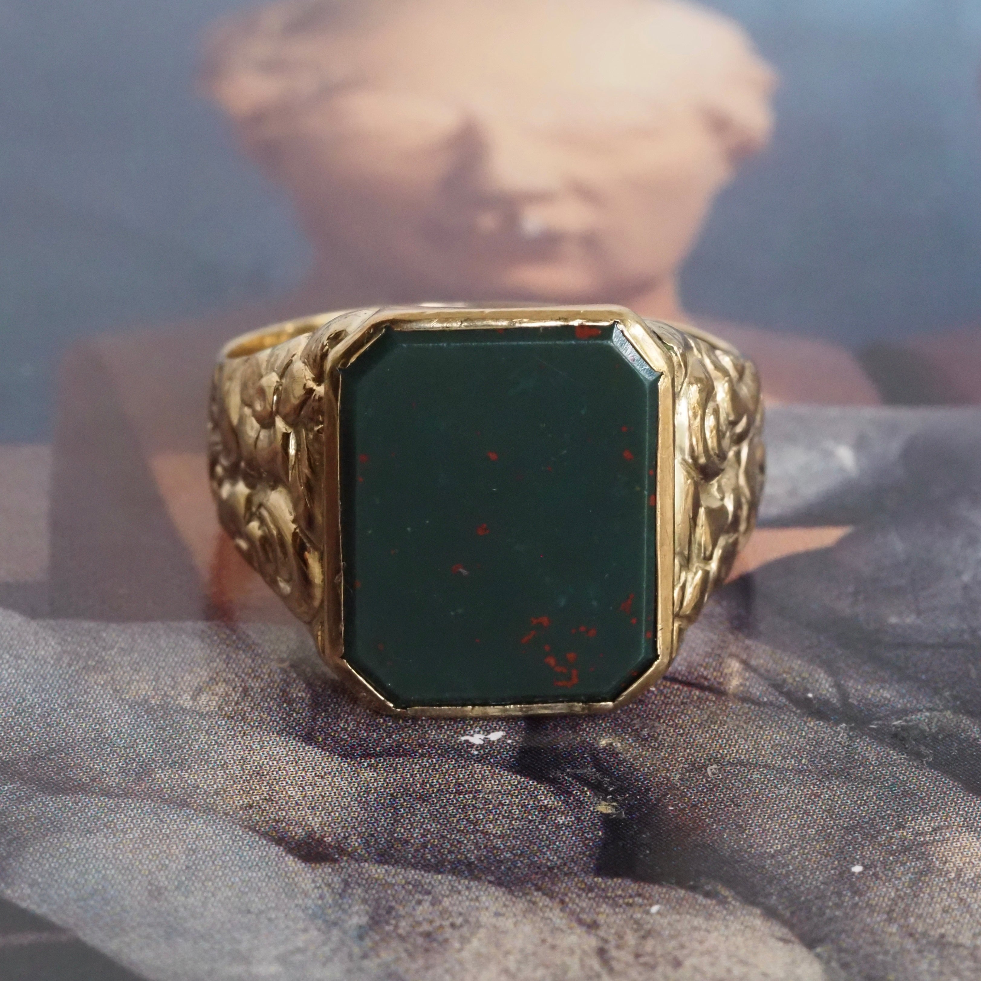 Vintage Bloodstone Floral 8k Gold Signet Ring