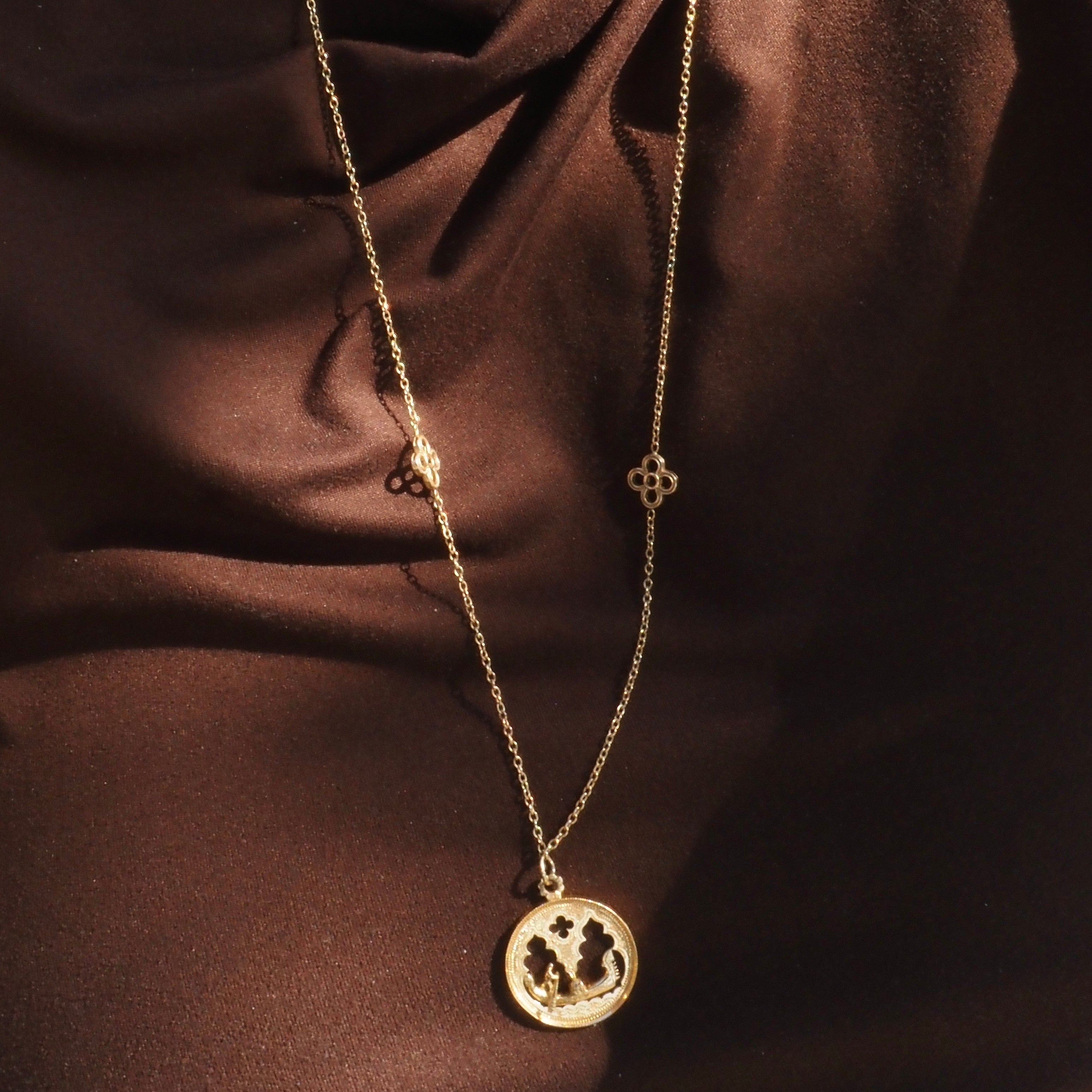 Vintage Venetian Cutout 18k Gold Pendant and Matching Quatrefoil Station Link 14k Gold Chain Necklace