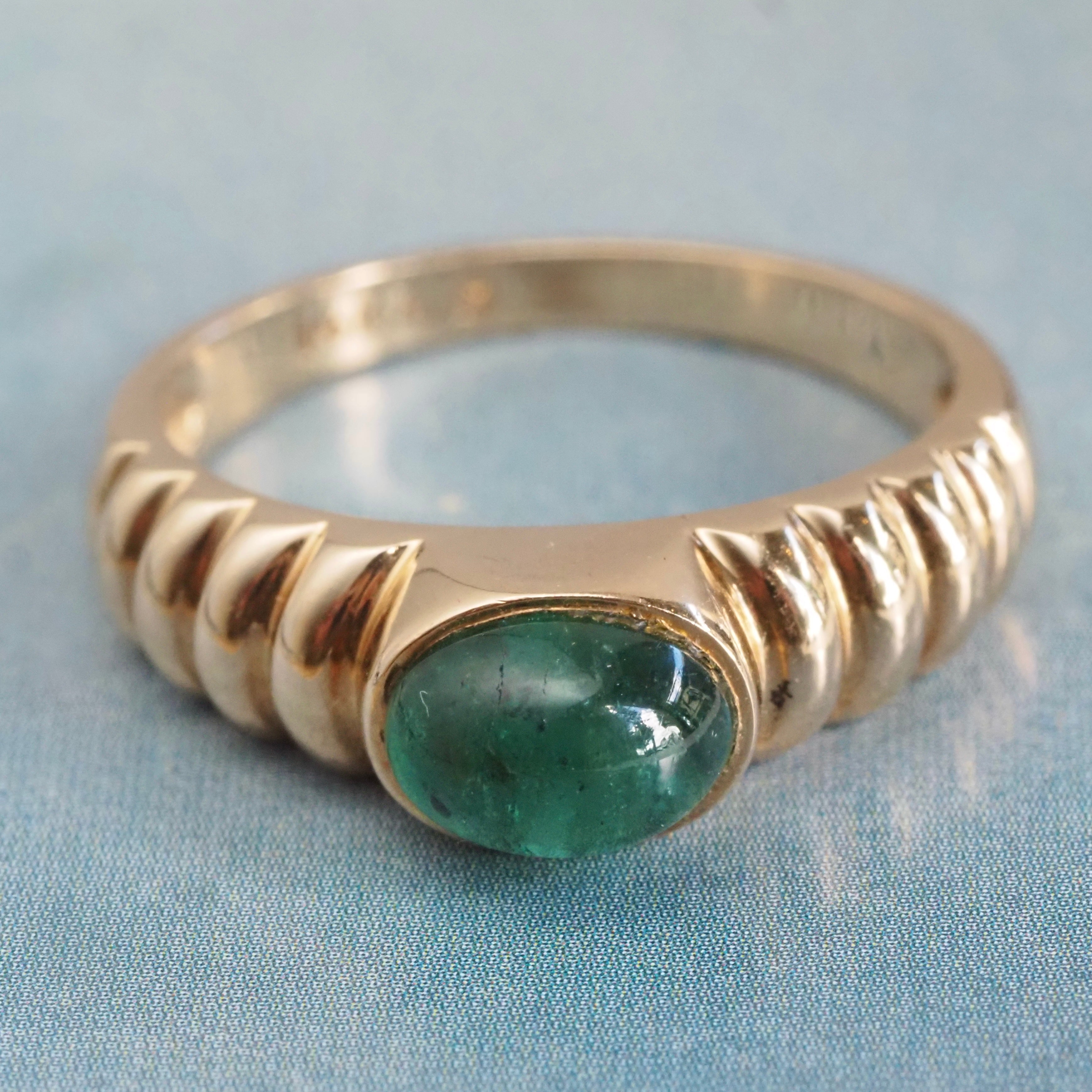 Vintage Bezel Set Cabochon Emerald Ridged 14k Gold Ring