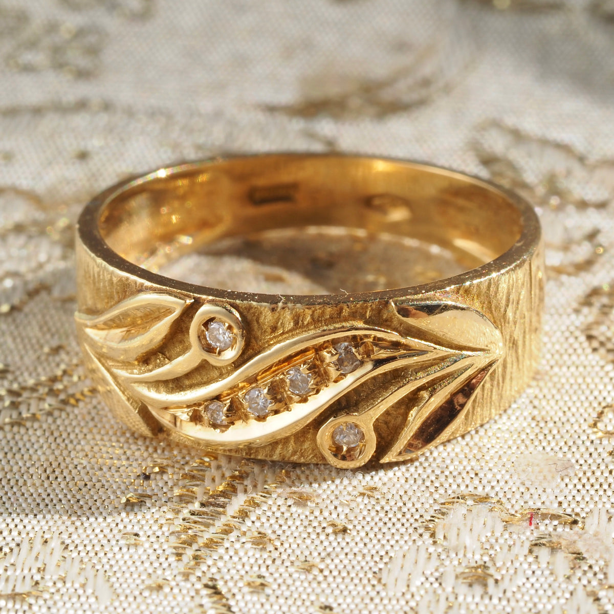 Vintage Italian Diamond 18k Gold Leaves and Flower Band
