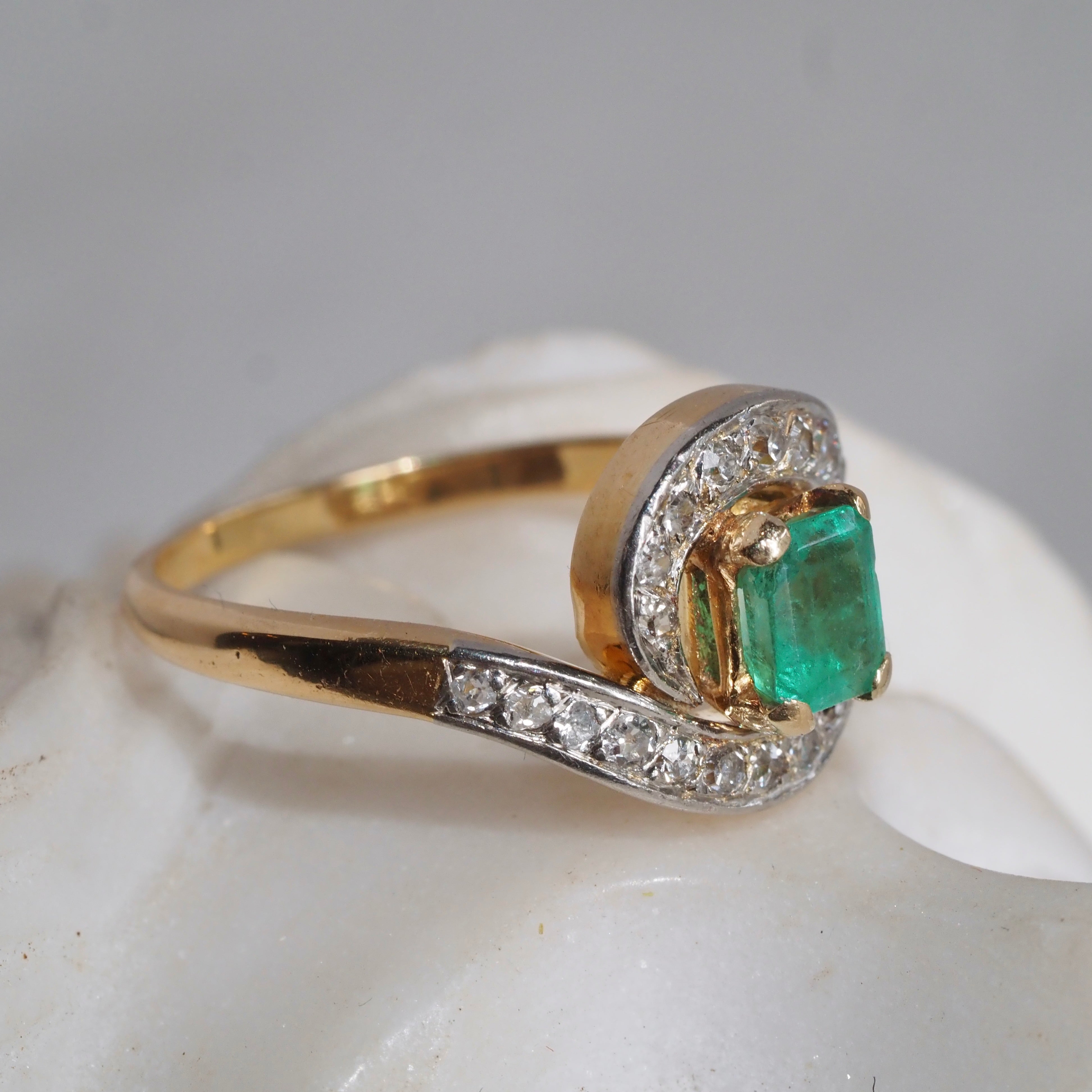 Antique Emerald Diamond Swirl 18k Gold Ring