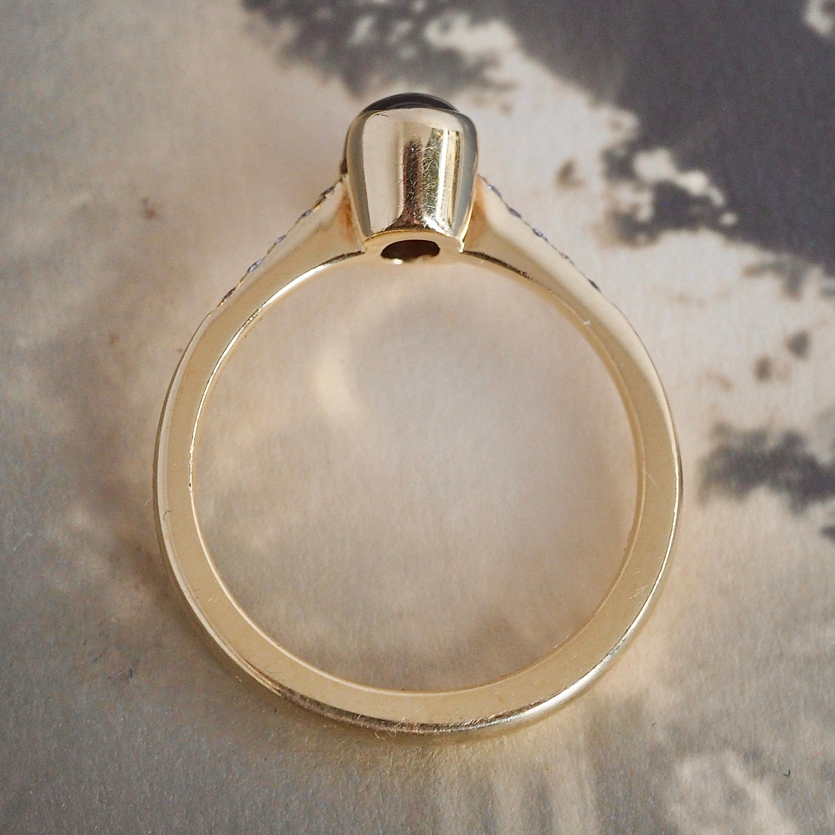 Vintage 18k Gold Garnet and Diamond Ring