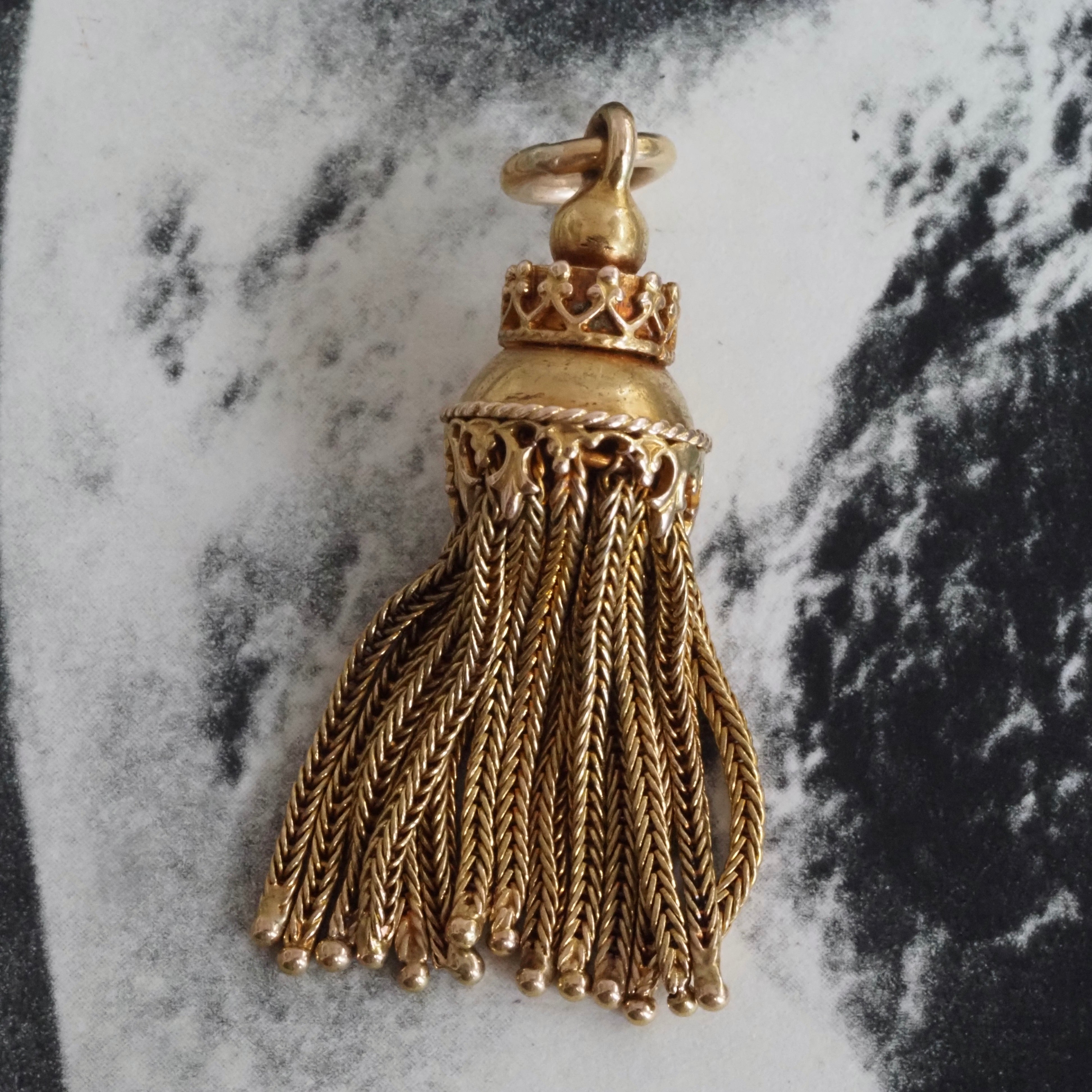 Vintage 14k Gold Tassel Pendant
