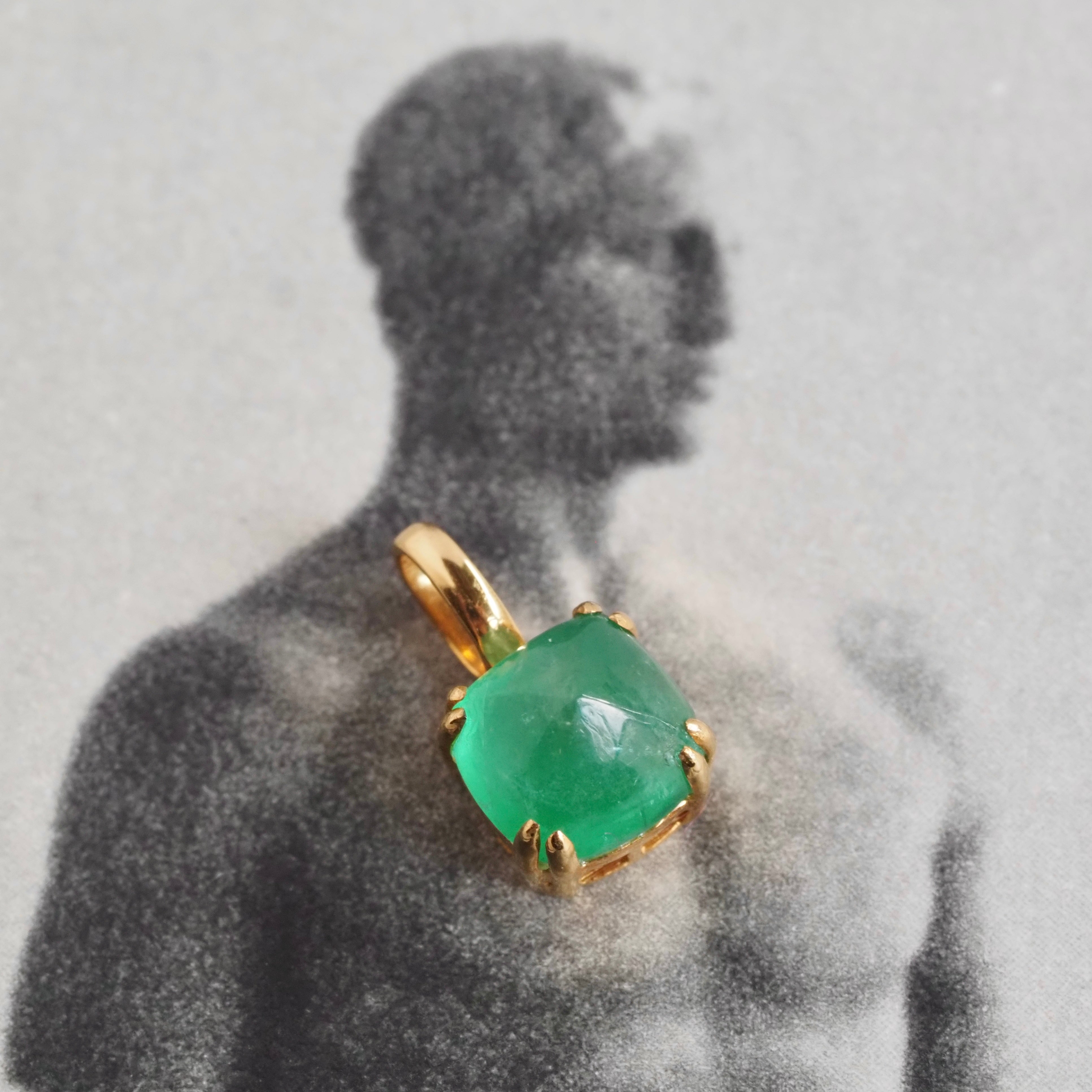 Emerald Sugarloaf 18k Gold Pendant
