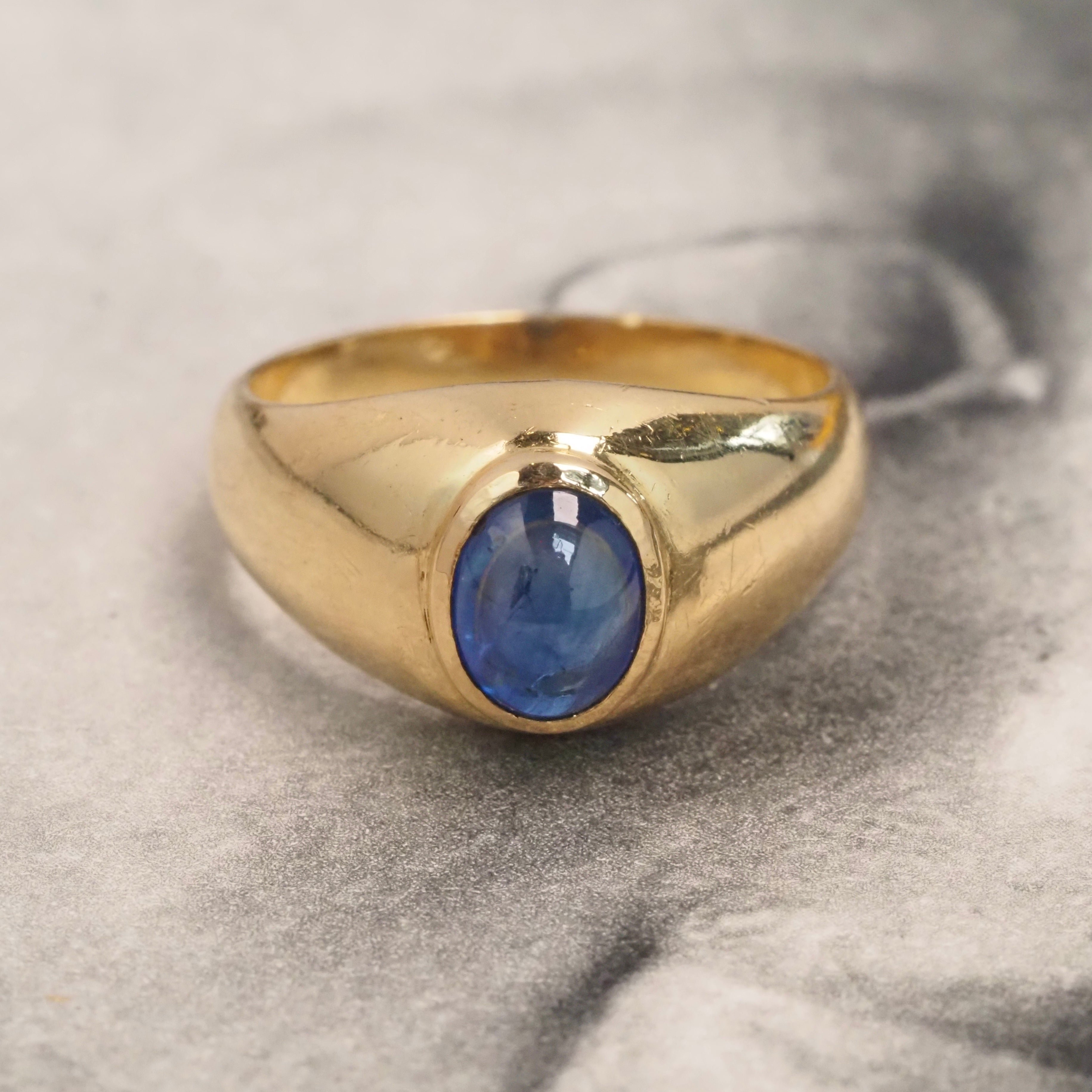 Vintage Natural Sapphire 18k Gold Dome Ring