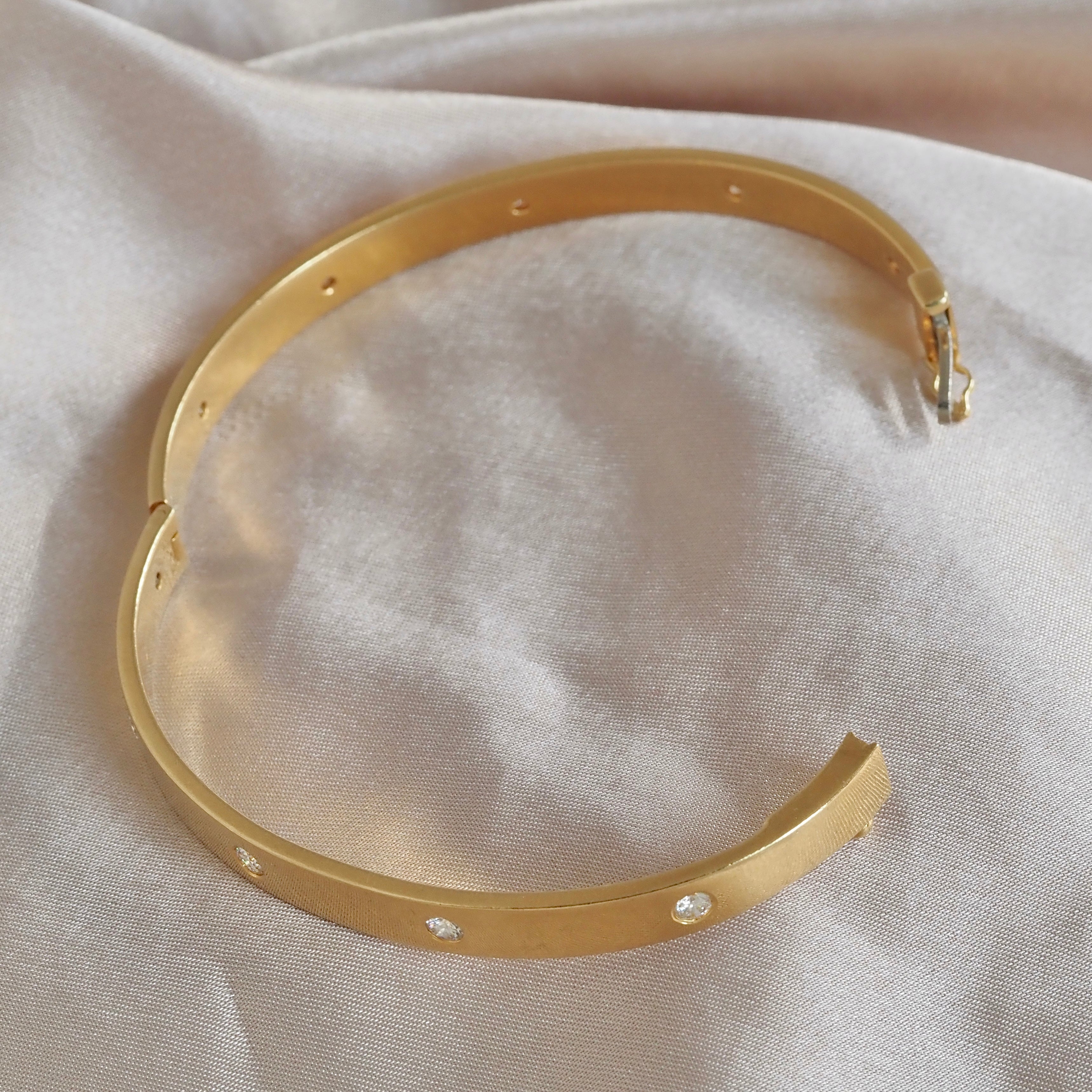 Vintage 18k Gold Diamond Oval Hinged Bangle