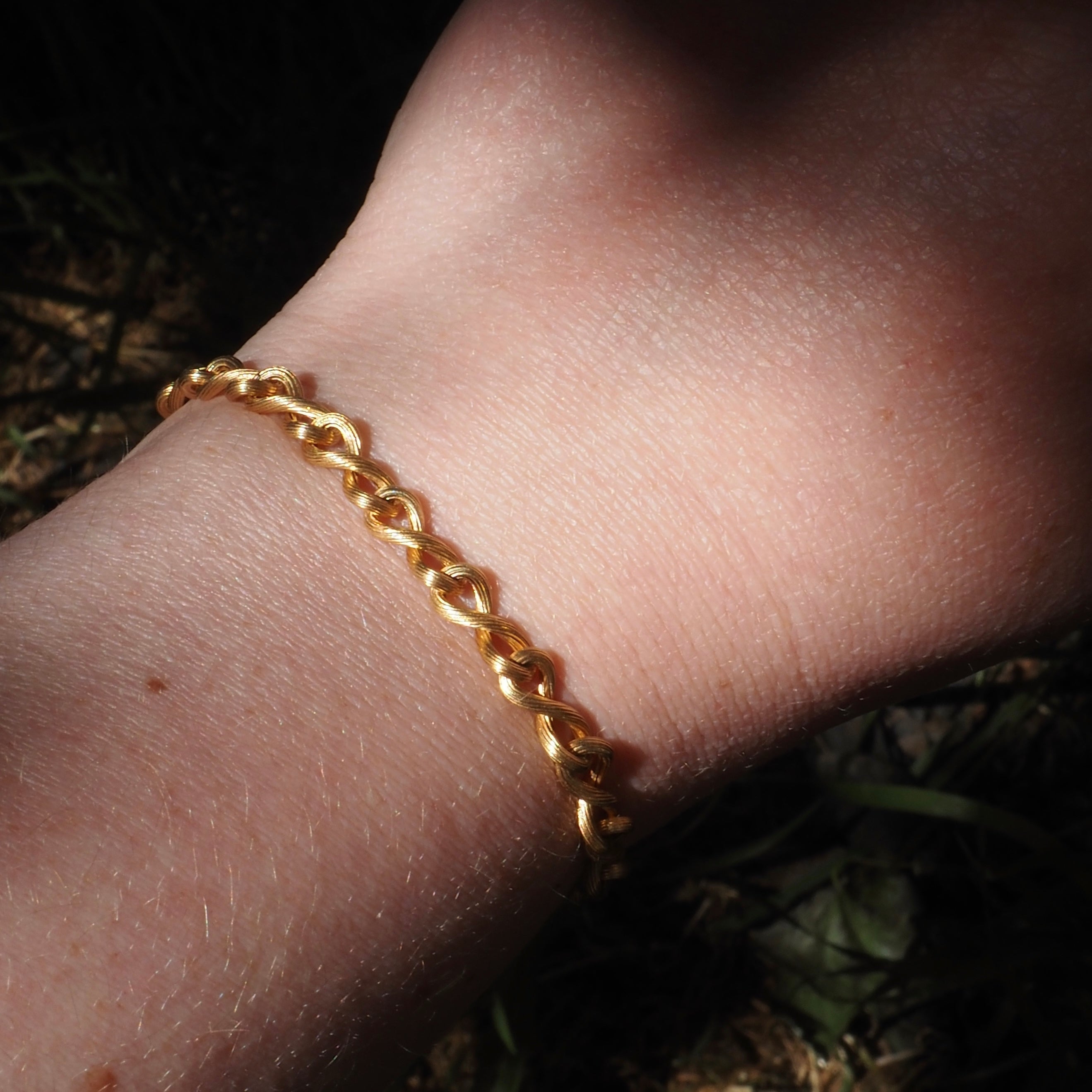 Vintage Italian 18k Gold Fluted Infinity Chain Bracelet