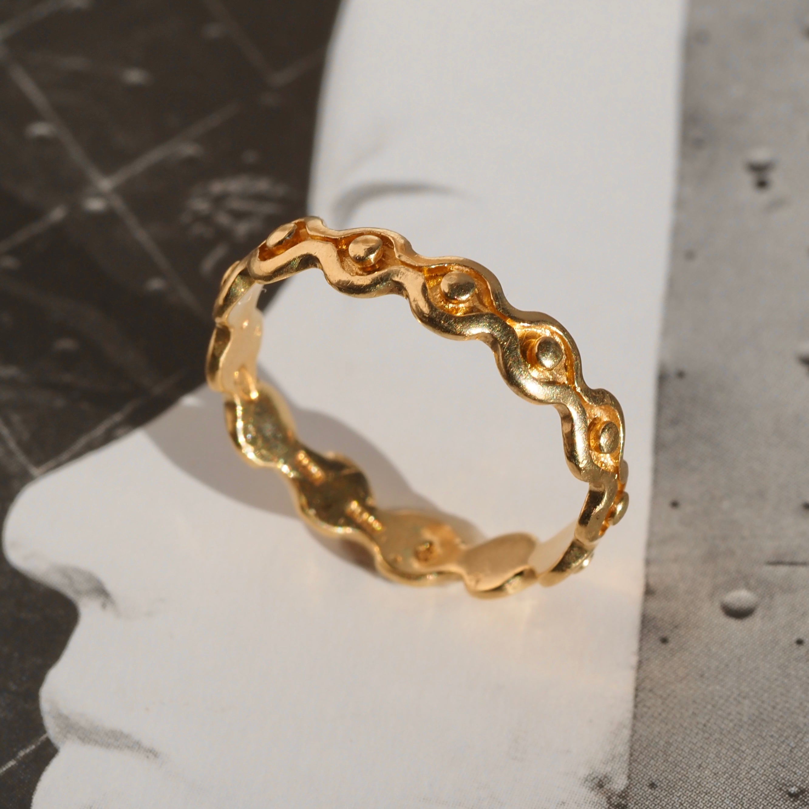 Vintage Italian 18k Gold Eye Eternity Ring