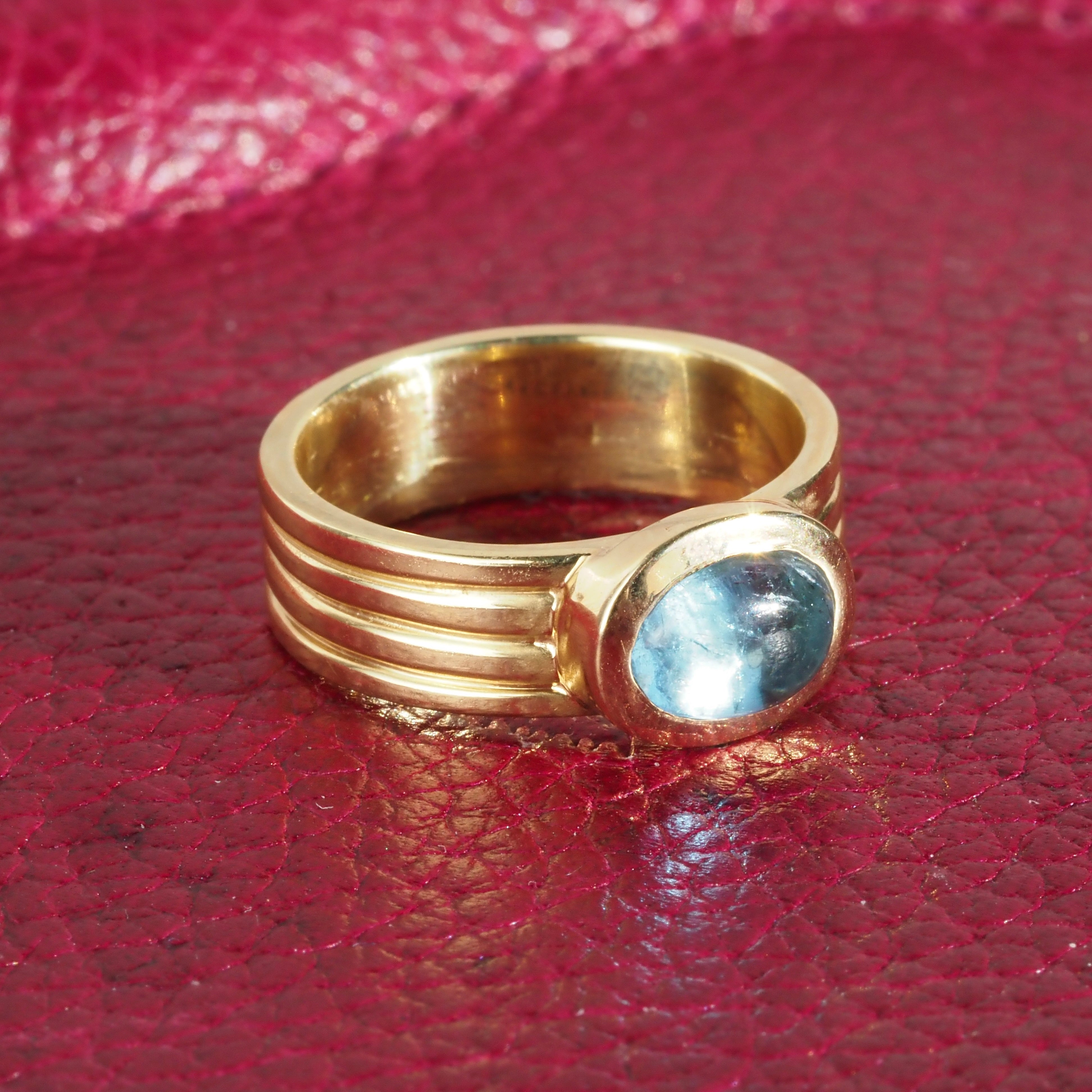 Vintage Aquamarine Cabochon Bezel Set 18k Gold Ring