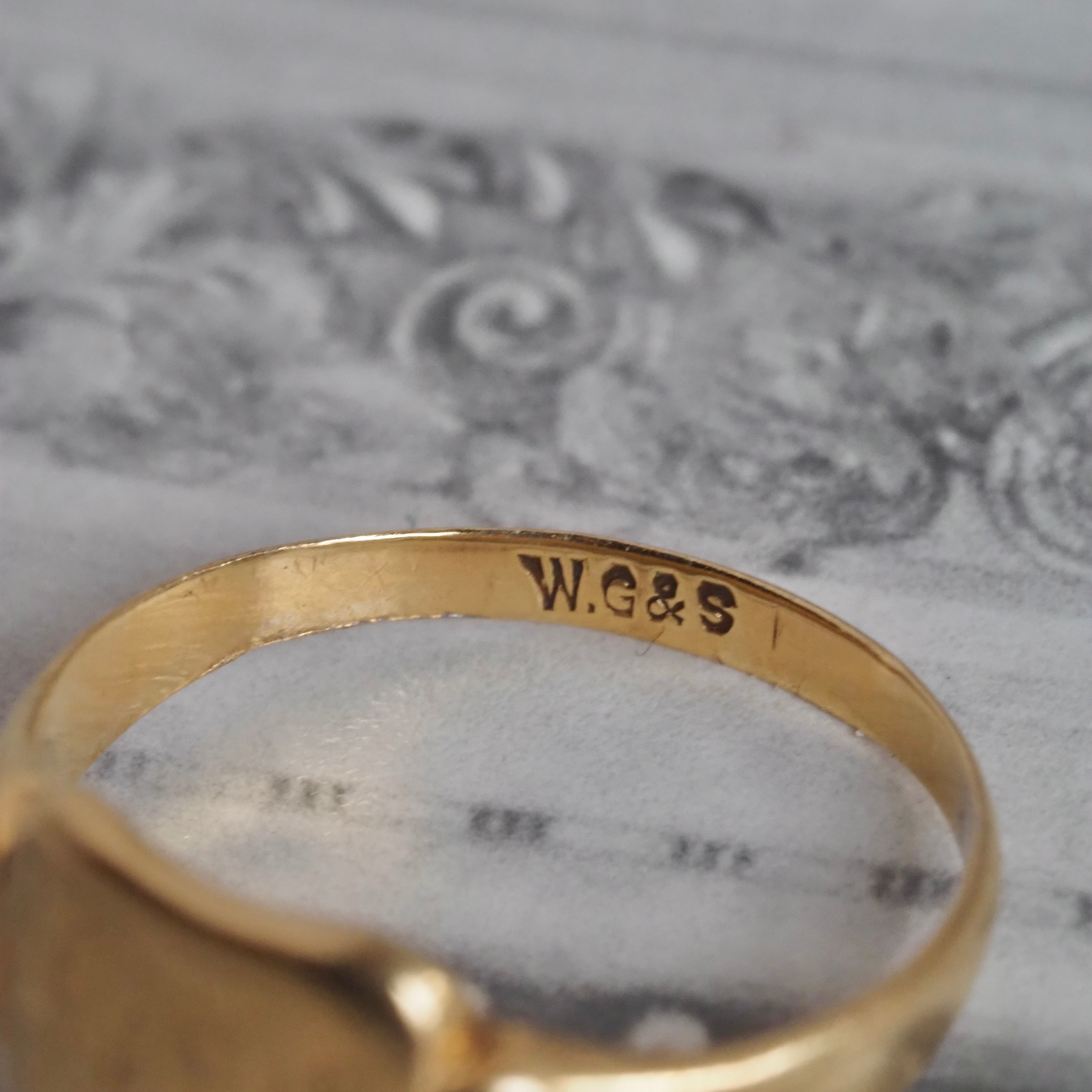 Antique 18k Gold Square Signet Ring