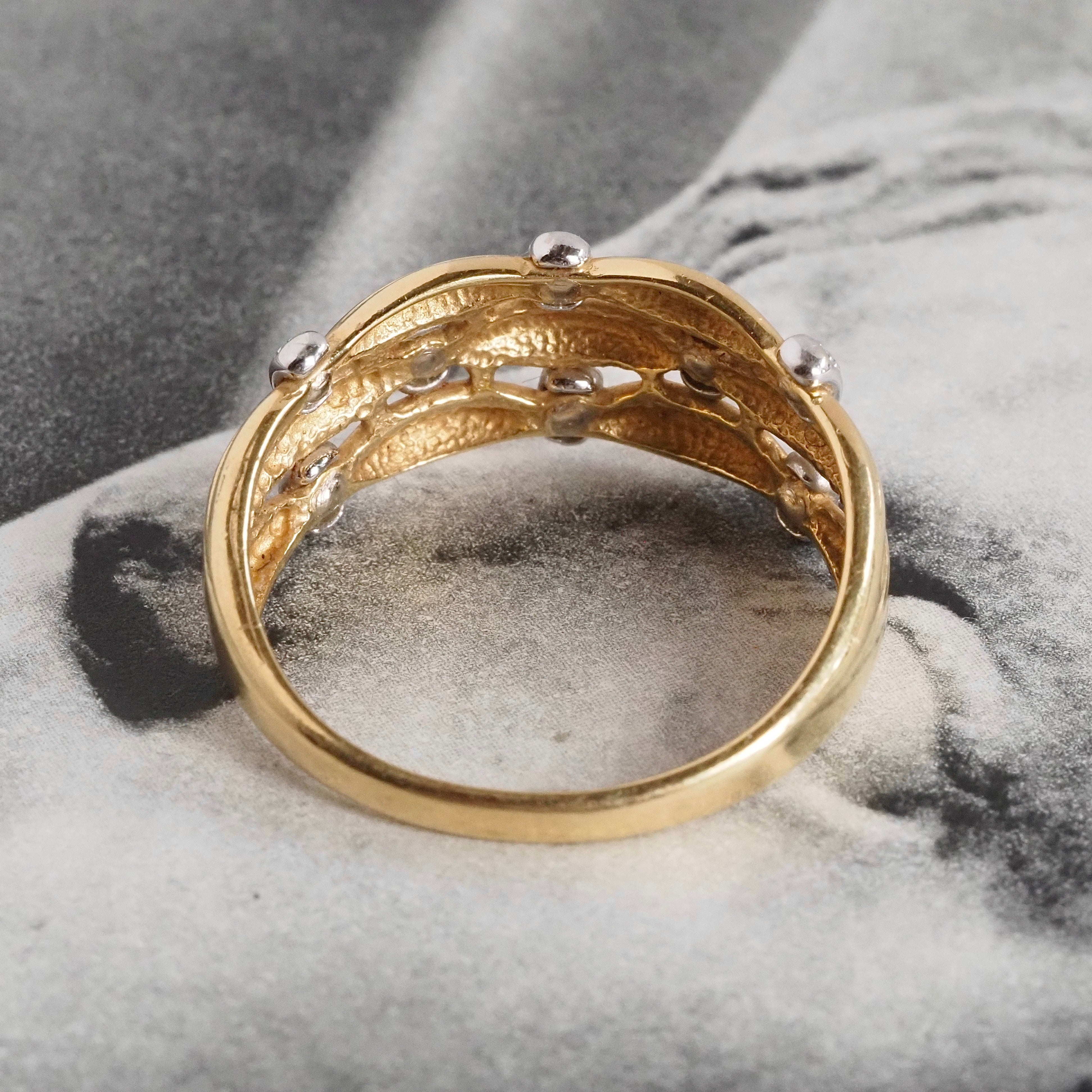 Vintage Reeded Diamond 18k Gold Tapered Band