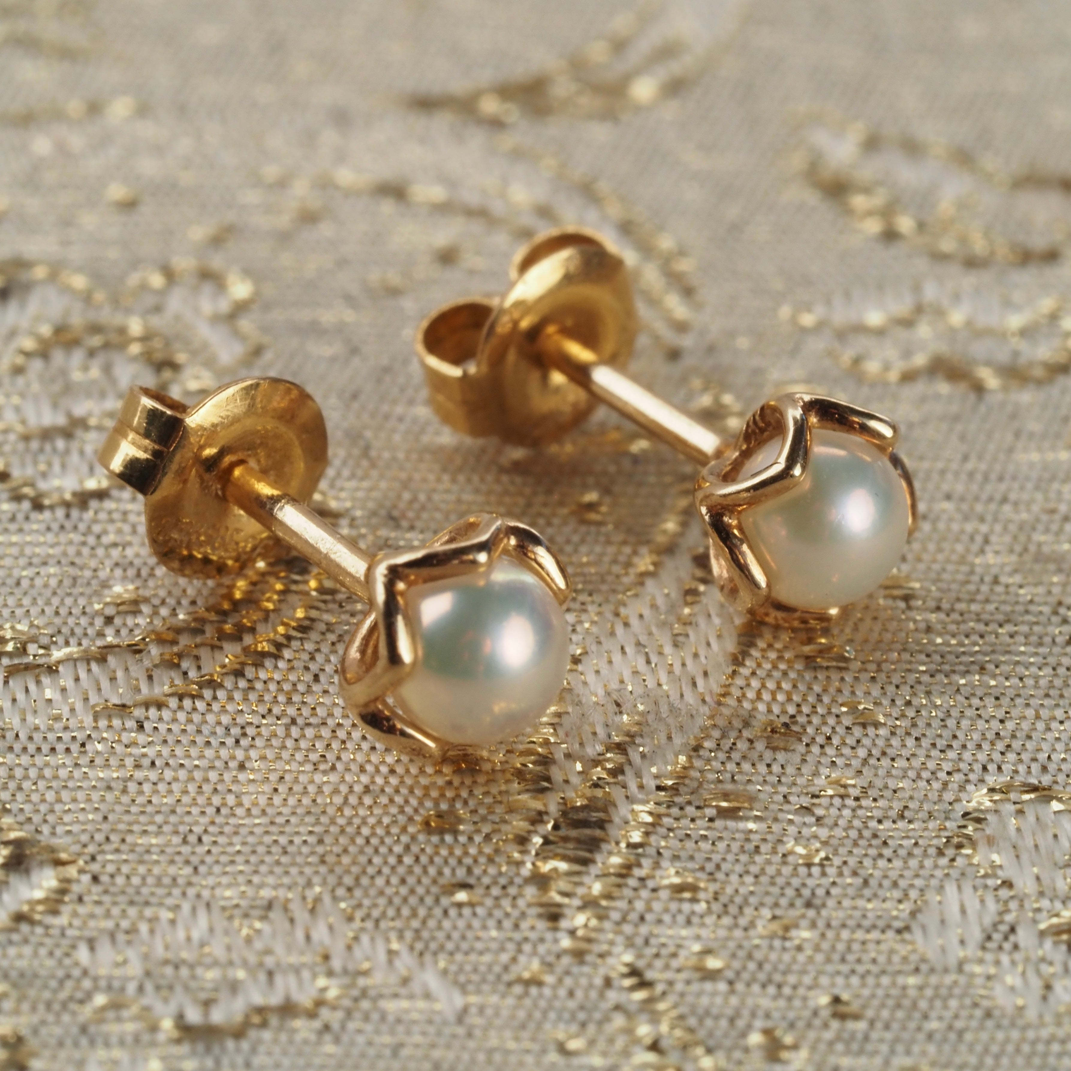 Vintage Pearl 14k Gold Stud Earrings