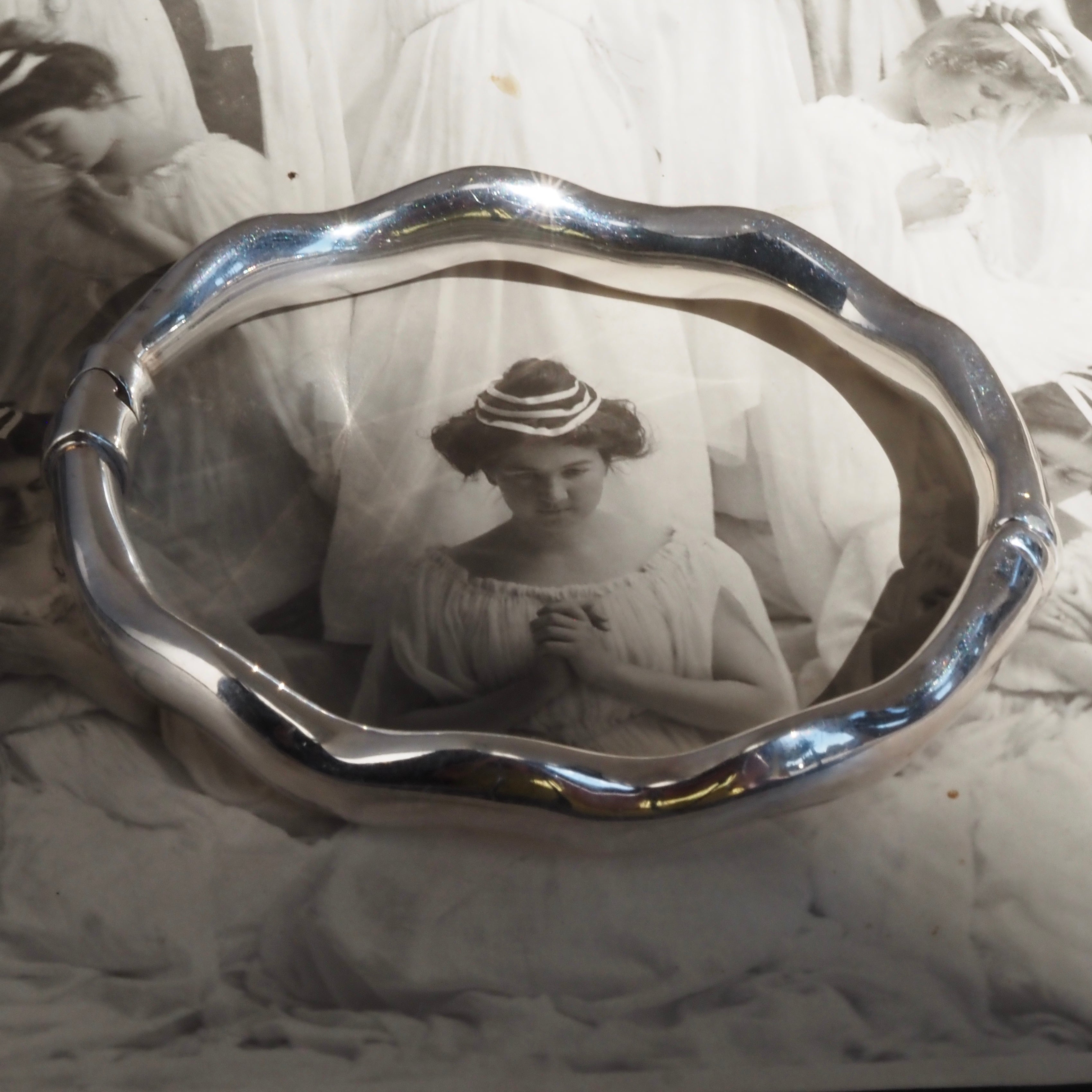 Vintage Sterling Silver Wavy Hinged Bangle Bracelet