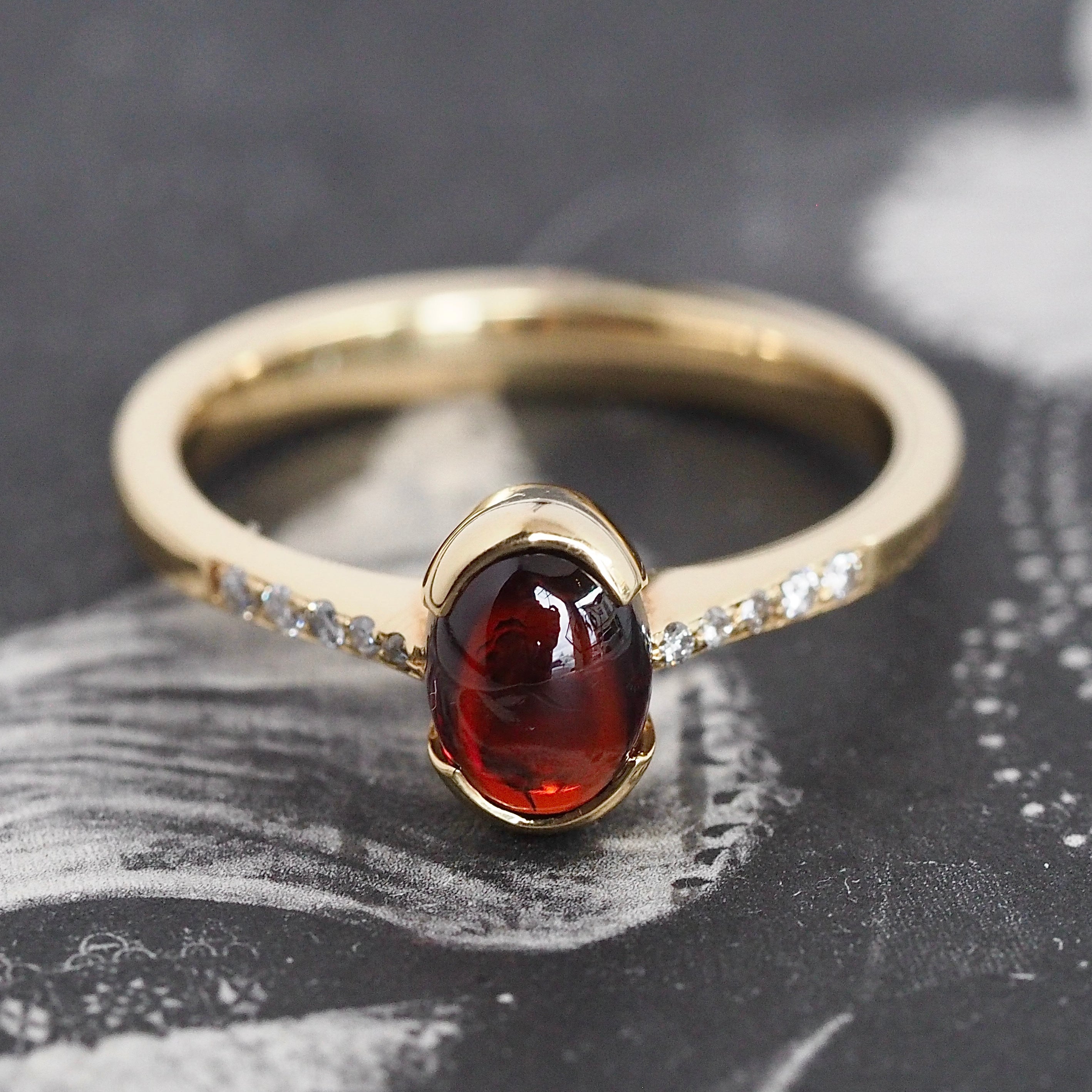 Vintage 18k Gold Garnet and Diamond Ring