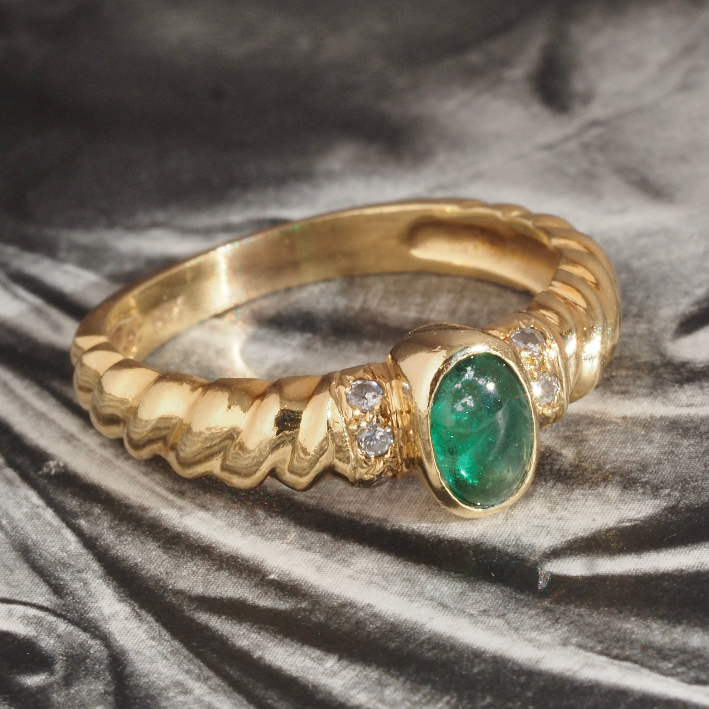 Vintage Twisty Emerald and Diamond 18k Gold Ring