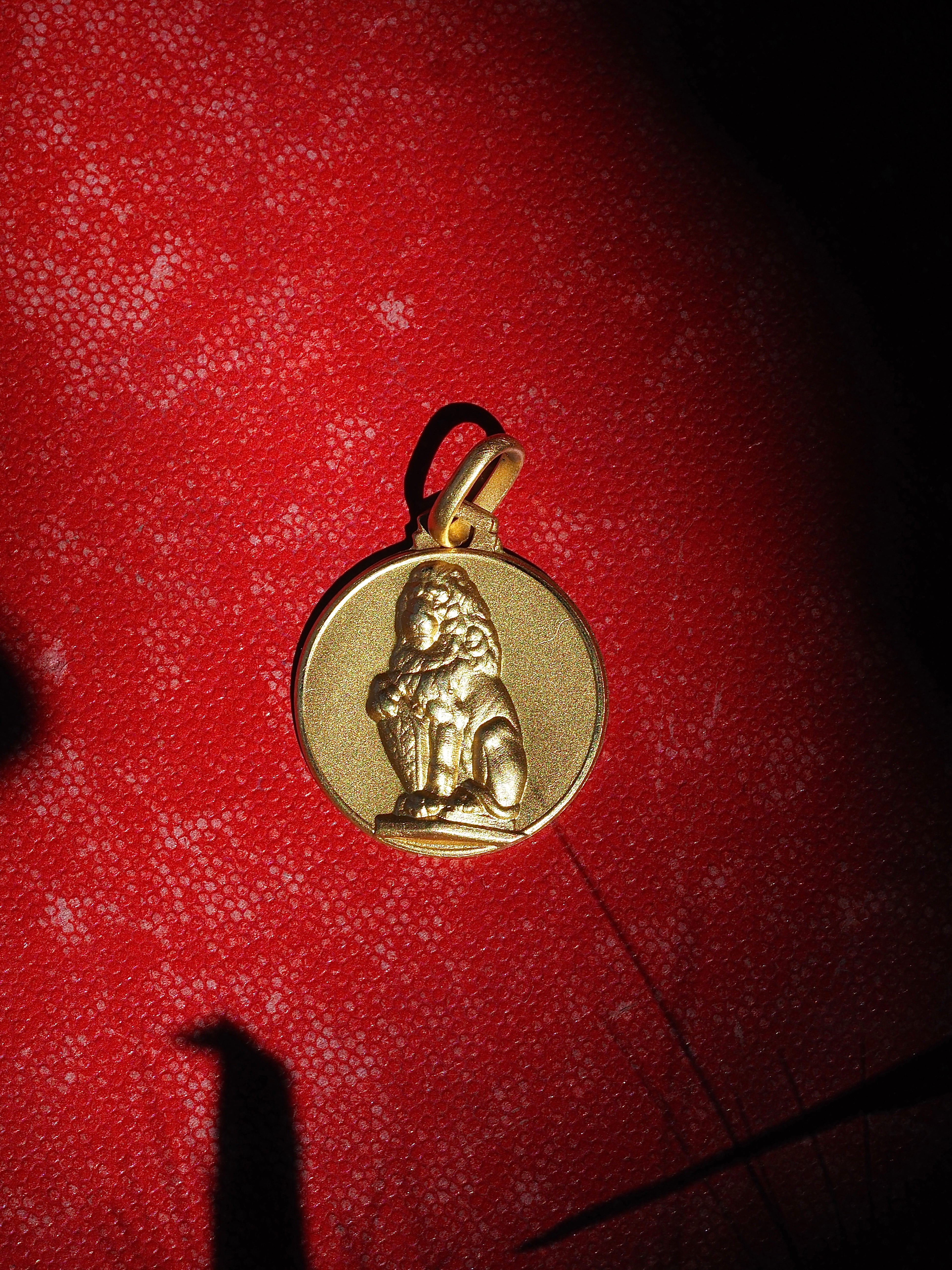 Vintage 18k Gold Leo Lion Charm