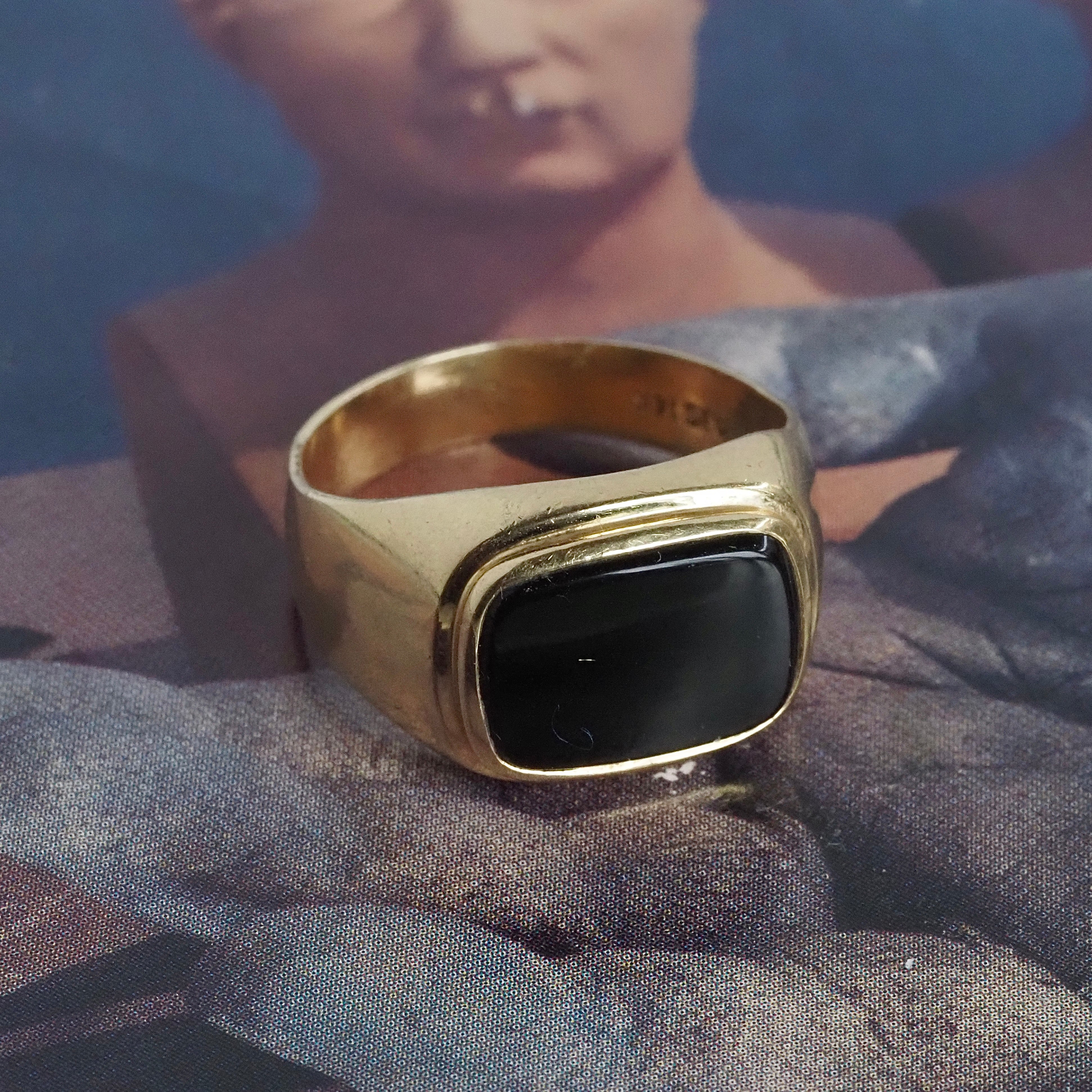 Vintage 14k Gold Onyx Signet Ring