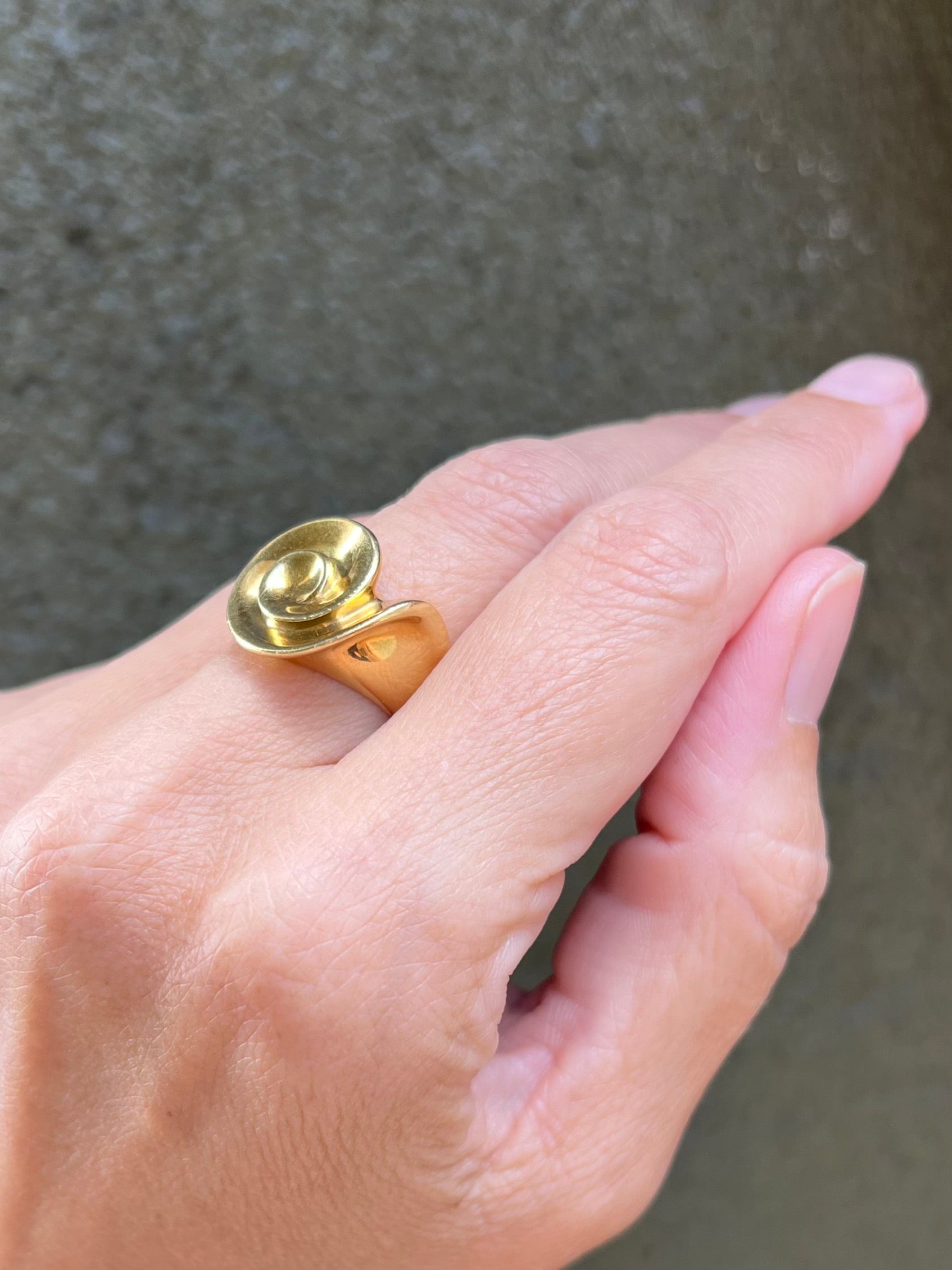 Vintage 18k Gold Nautilus Ring