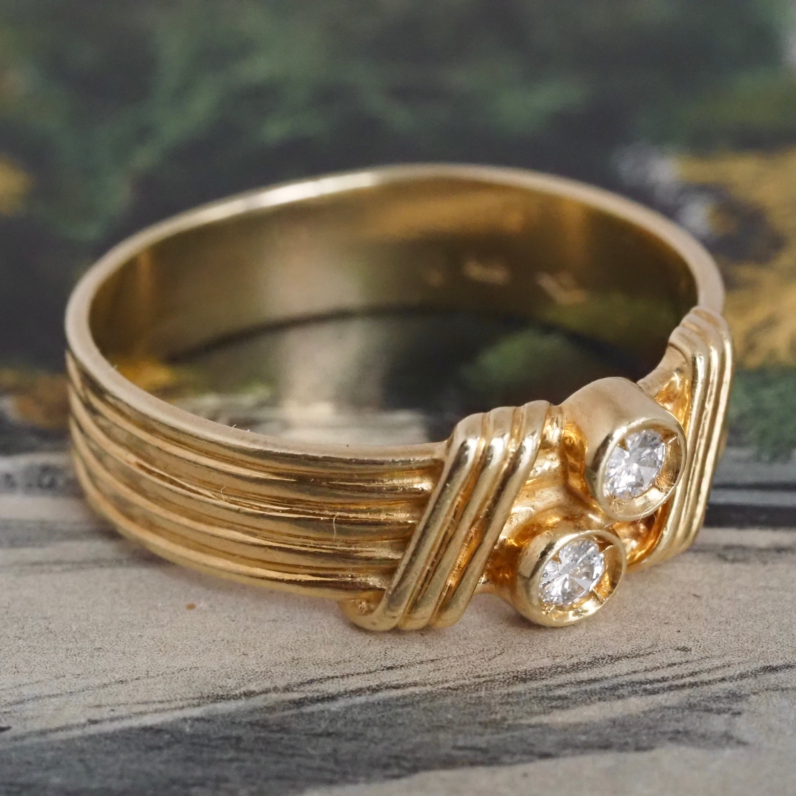 Vintage Double Diamond Fluted 18k Gold Ring